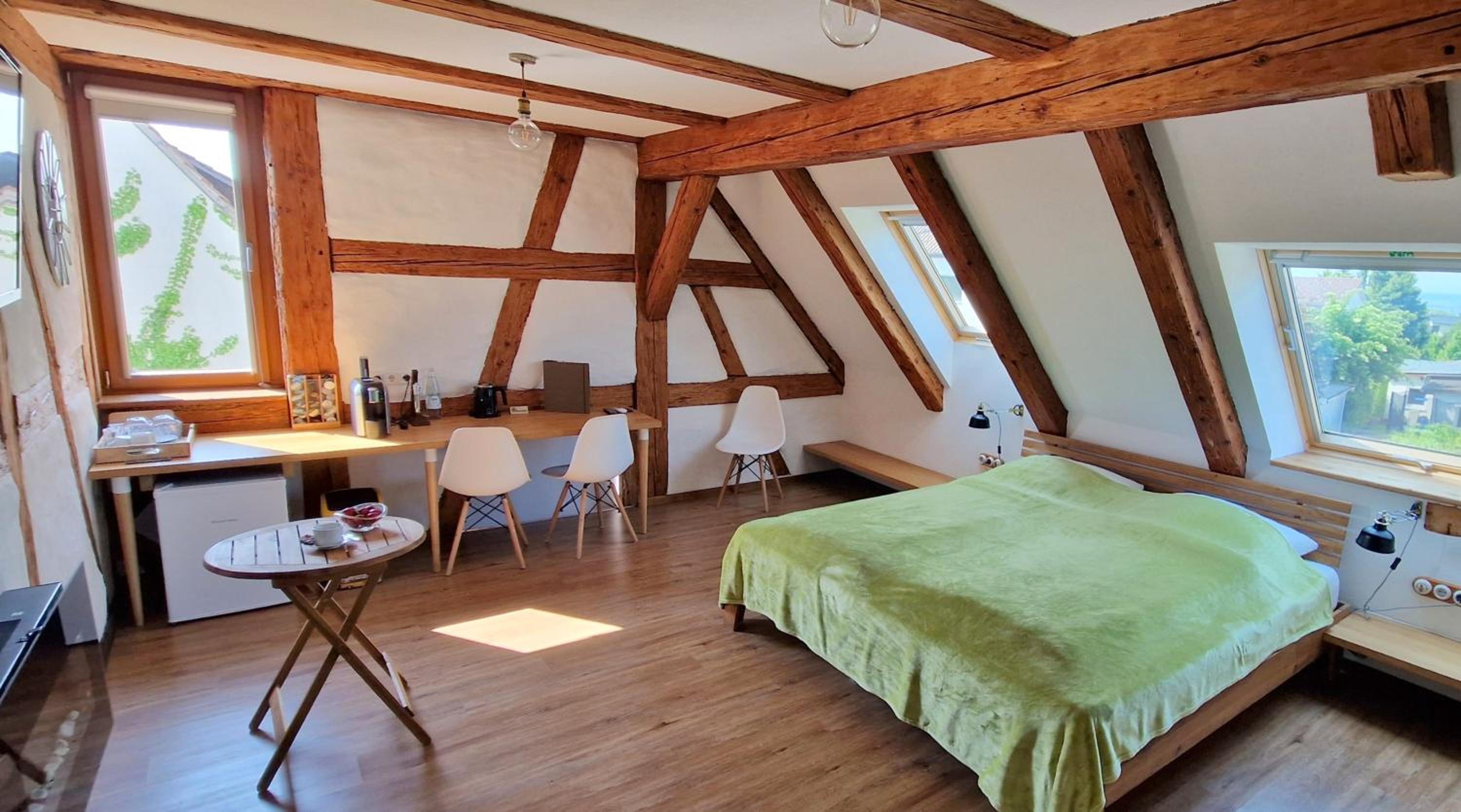 Deluxe Double Room (2 Adults + 1 Child)