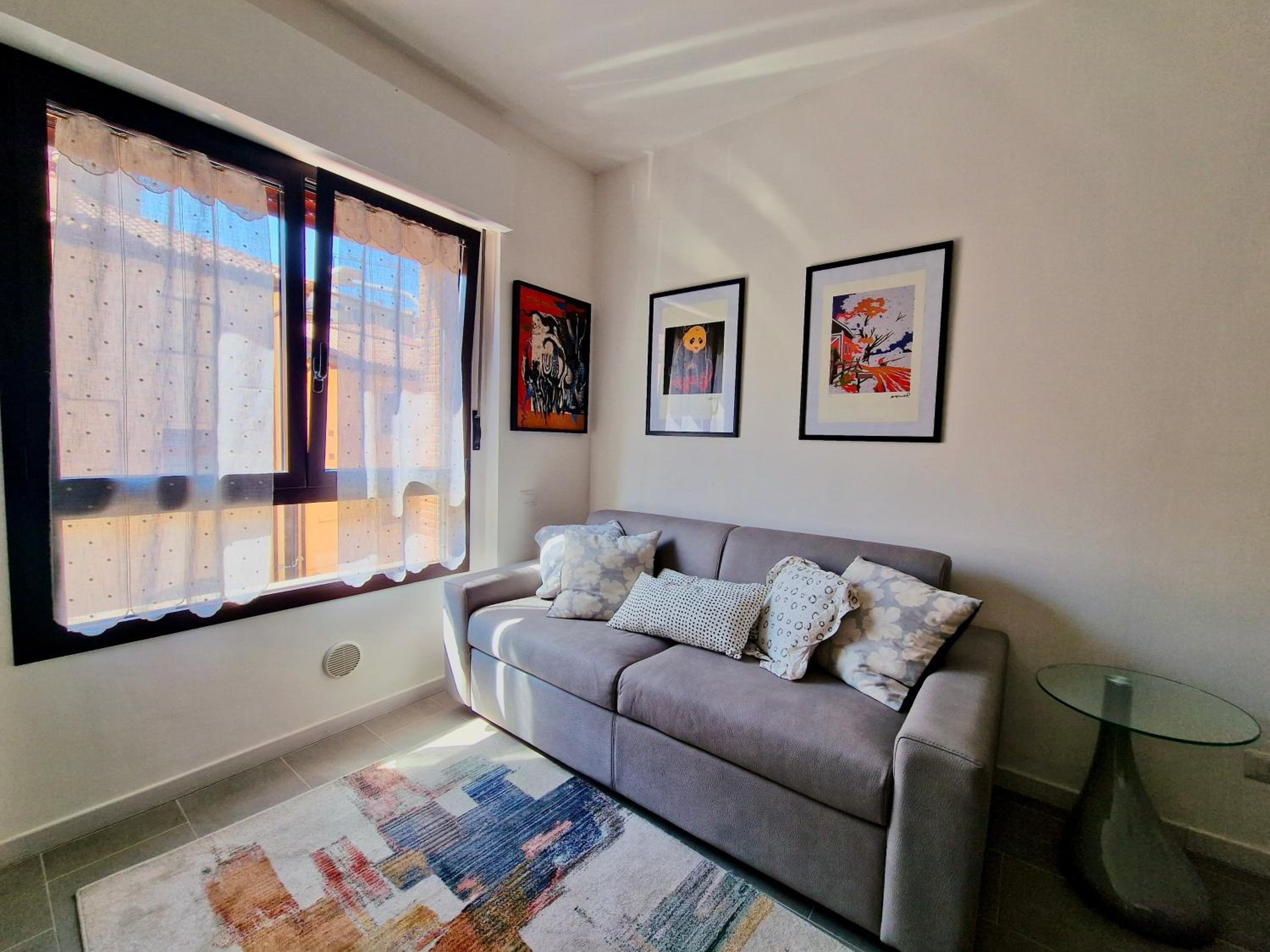 One-Bedroom Apartment photo 1
