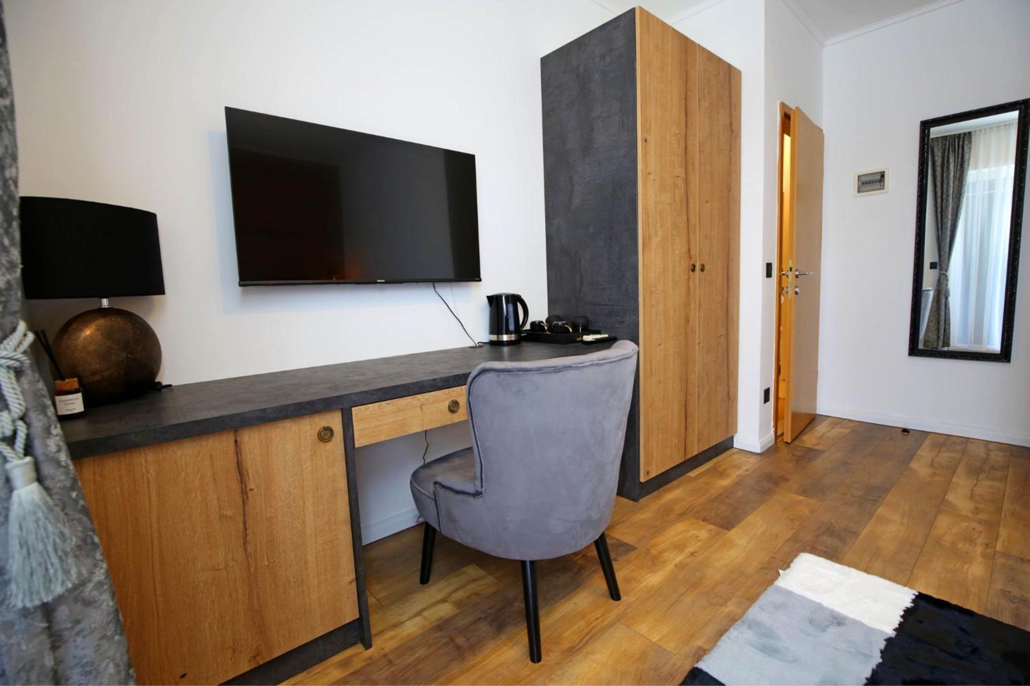 Double Room - Photo 25