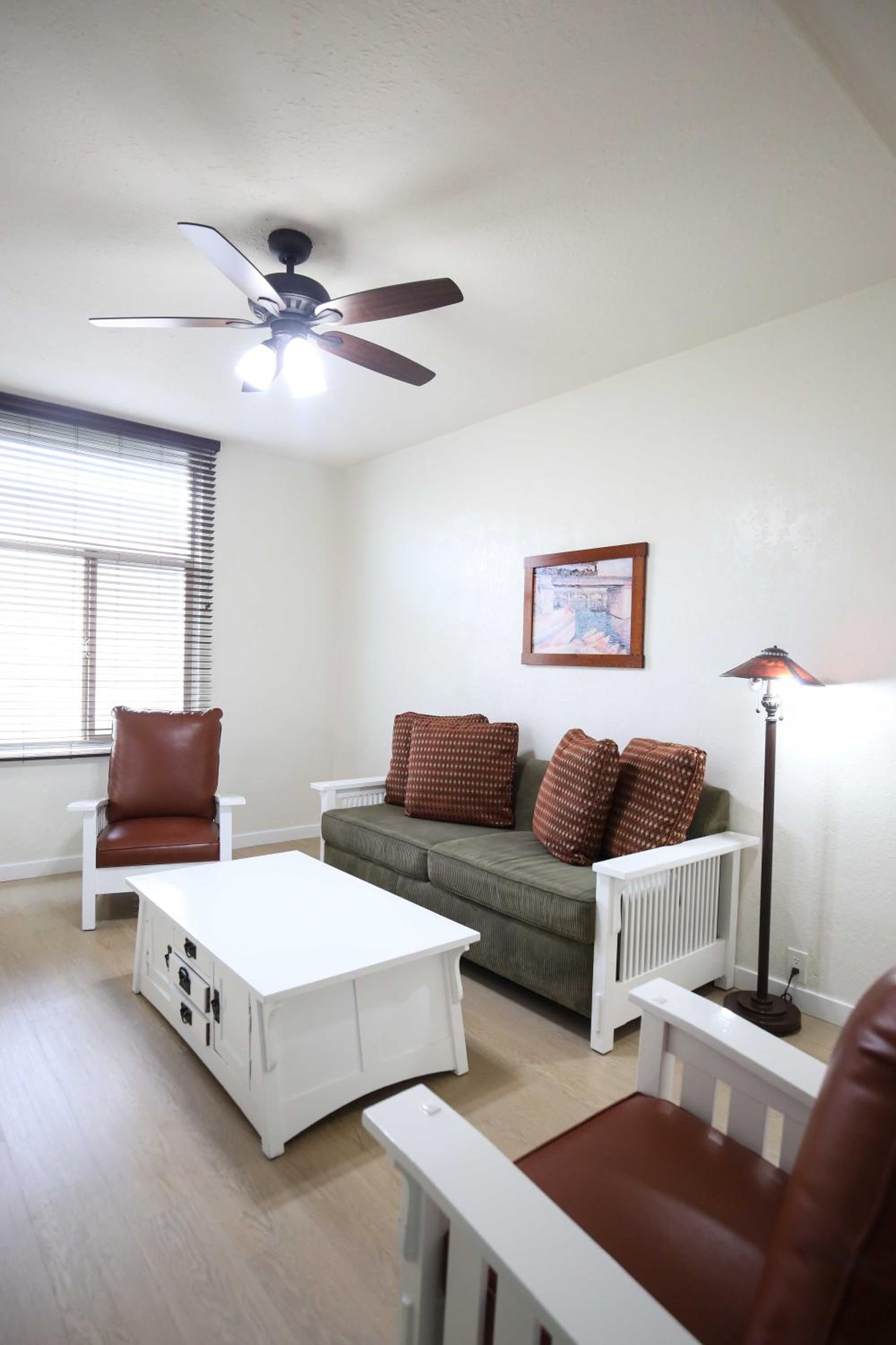Queen Suite with Sofa Bed photo 3