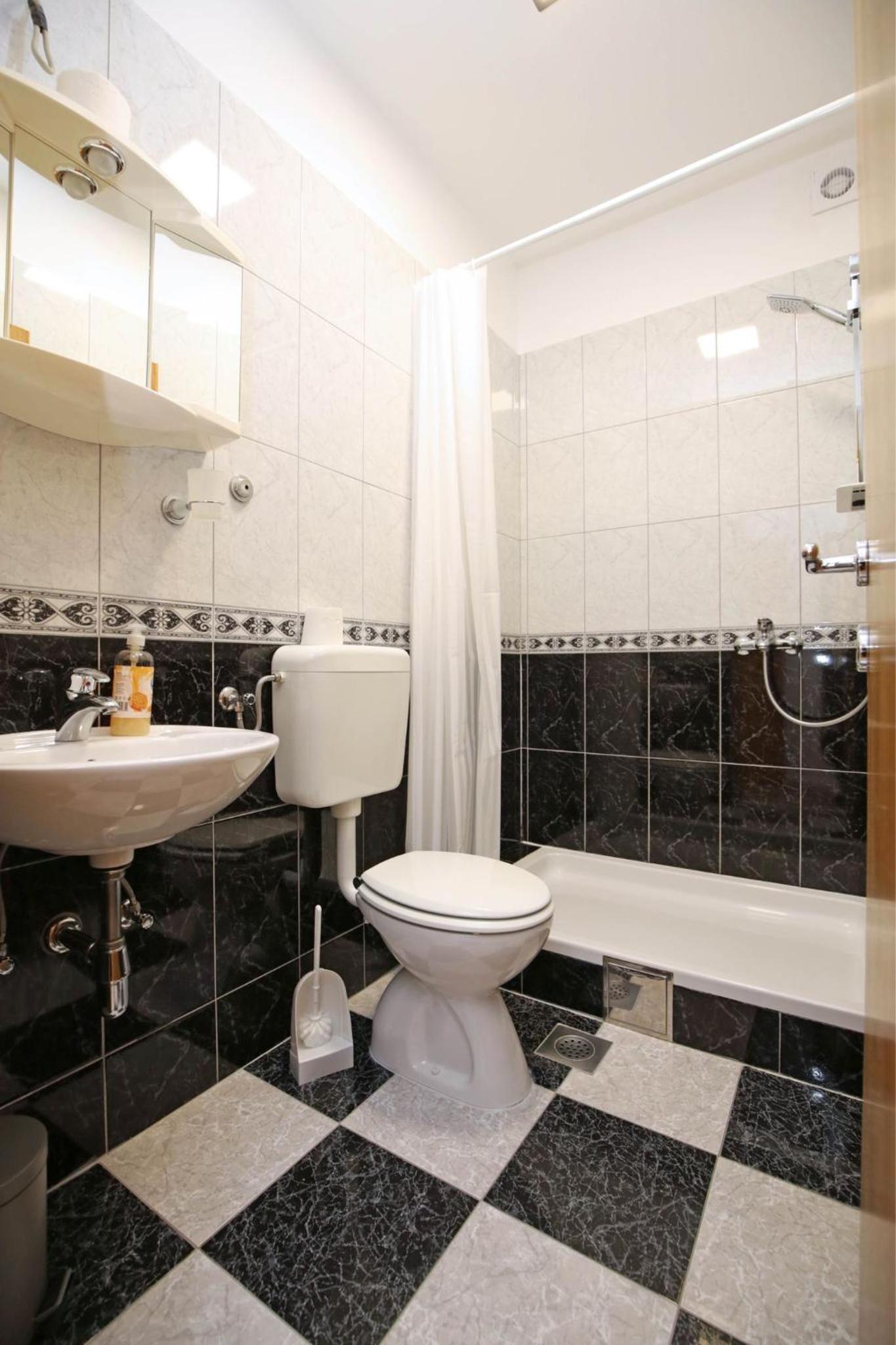 Double Room - Photo 32