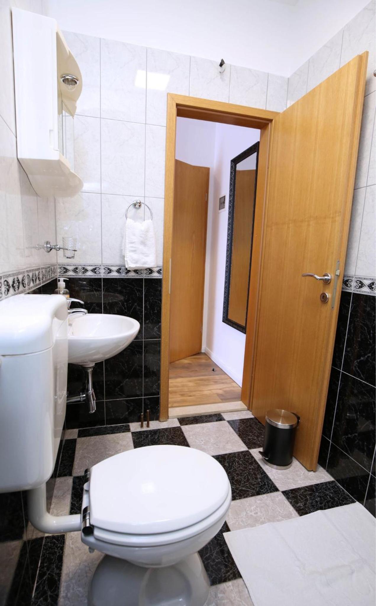 Double Room - Photo 19