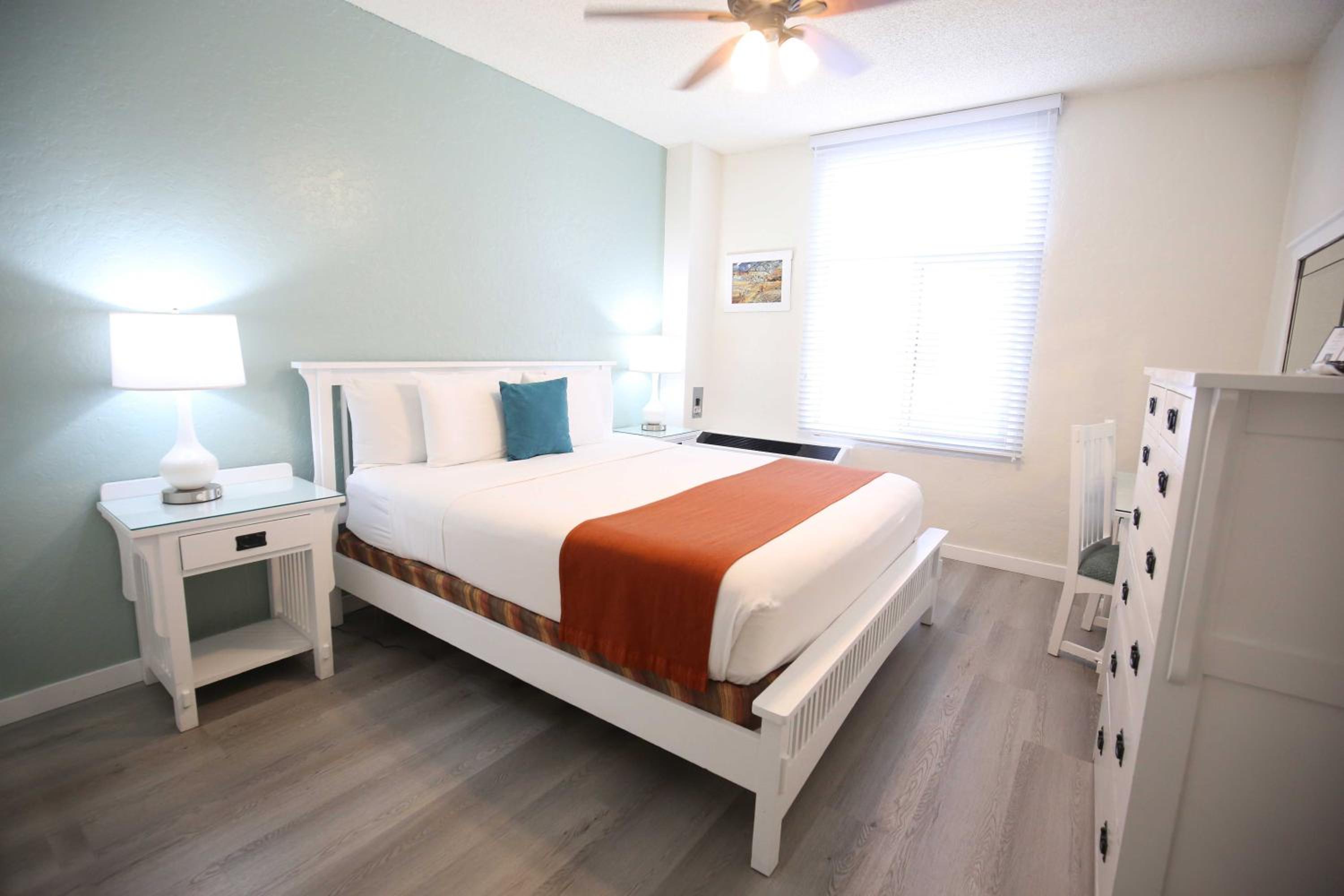 Queen Suite with Sofa Bed photo 1
