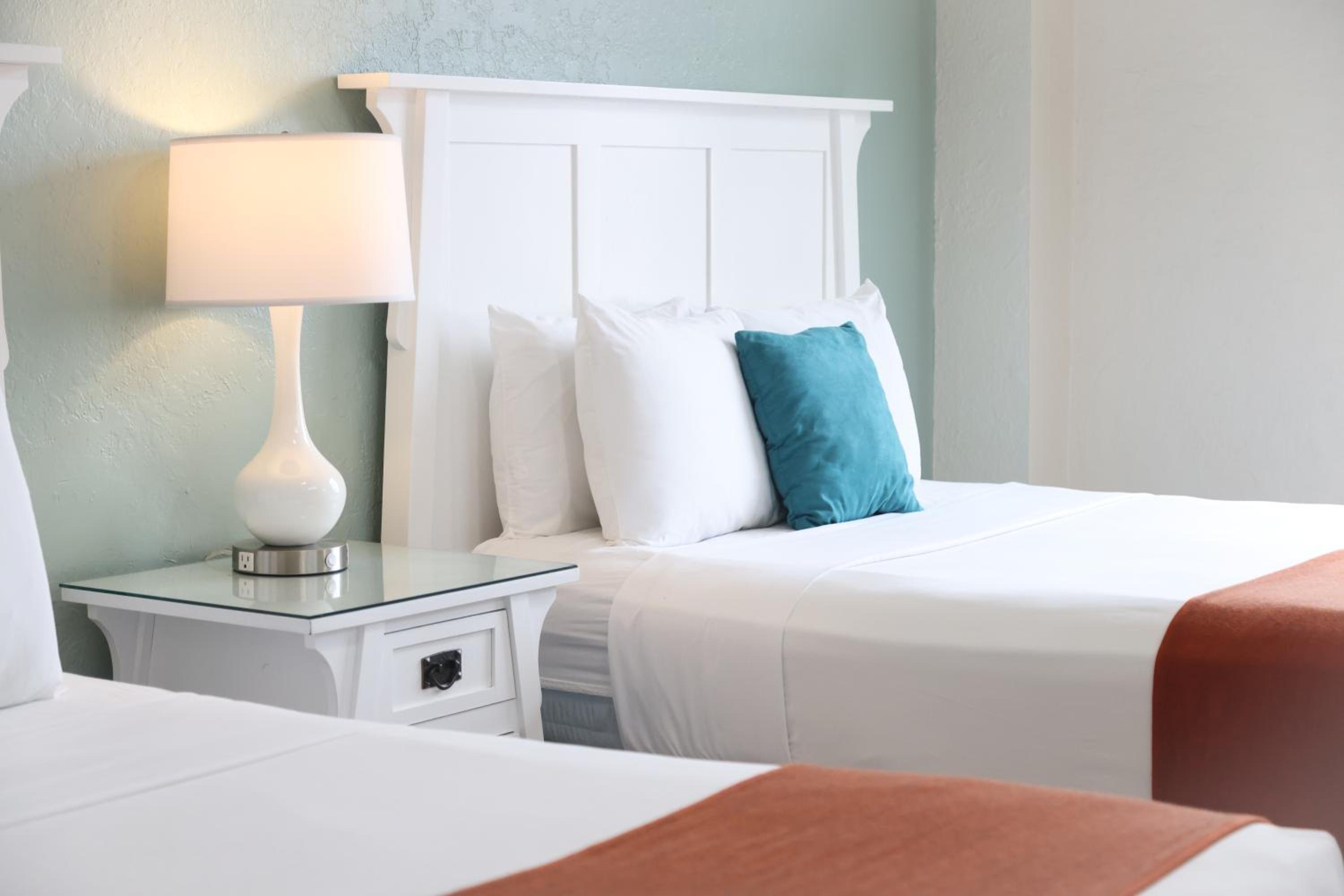 Queen Room with Two Queen Beds photo 3