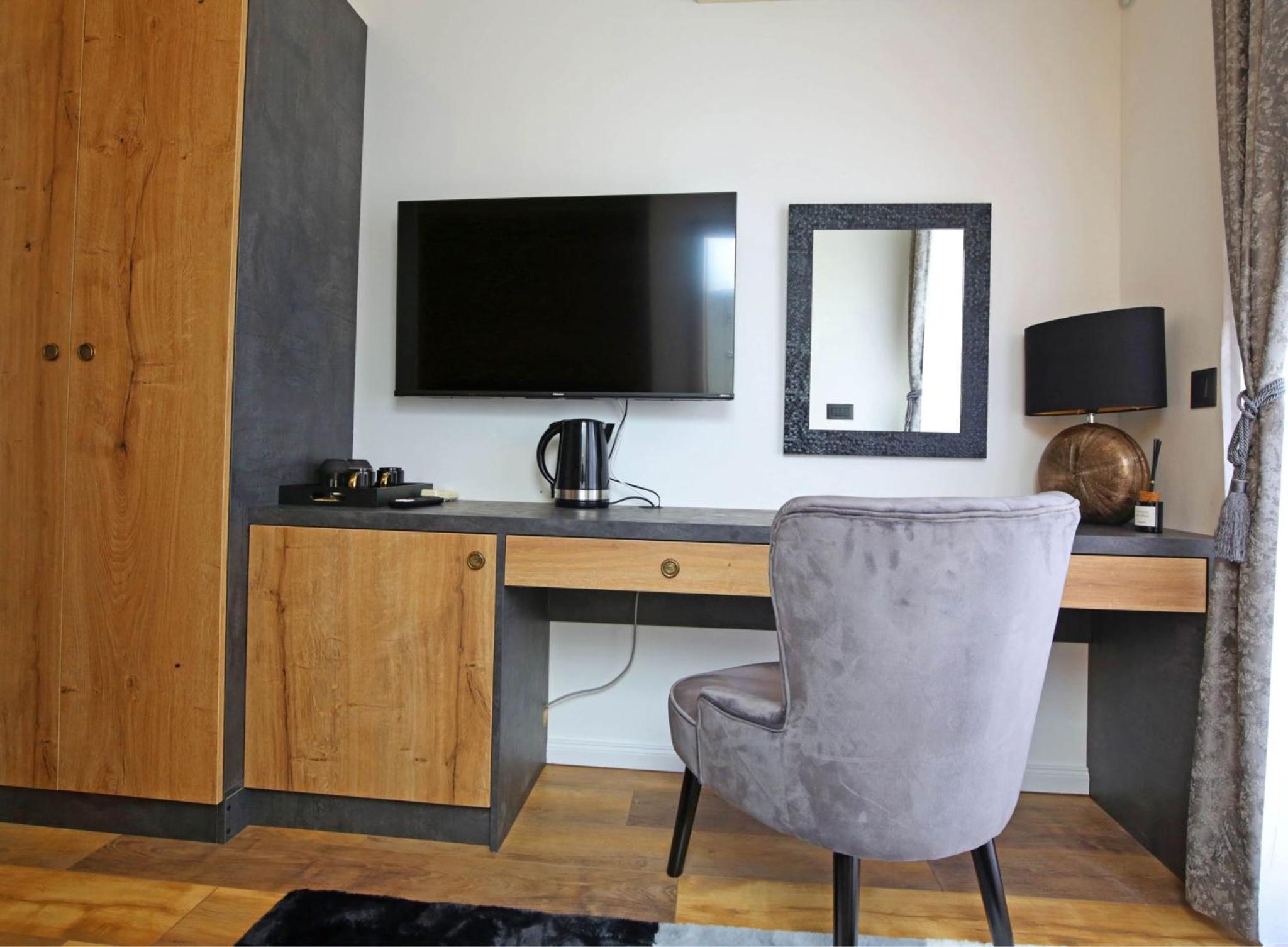 Double Room - Photo 18