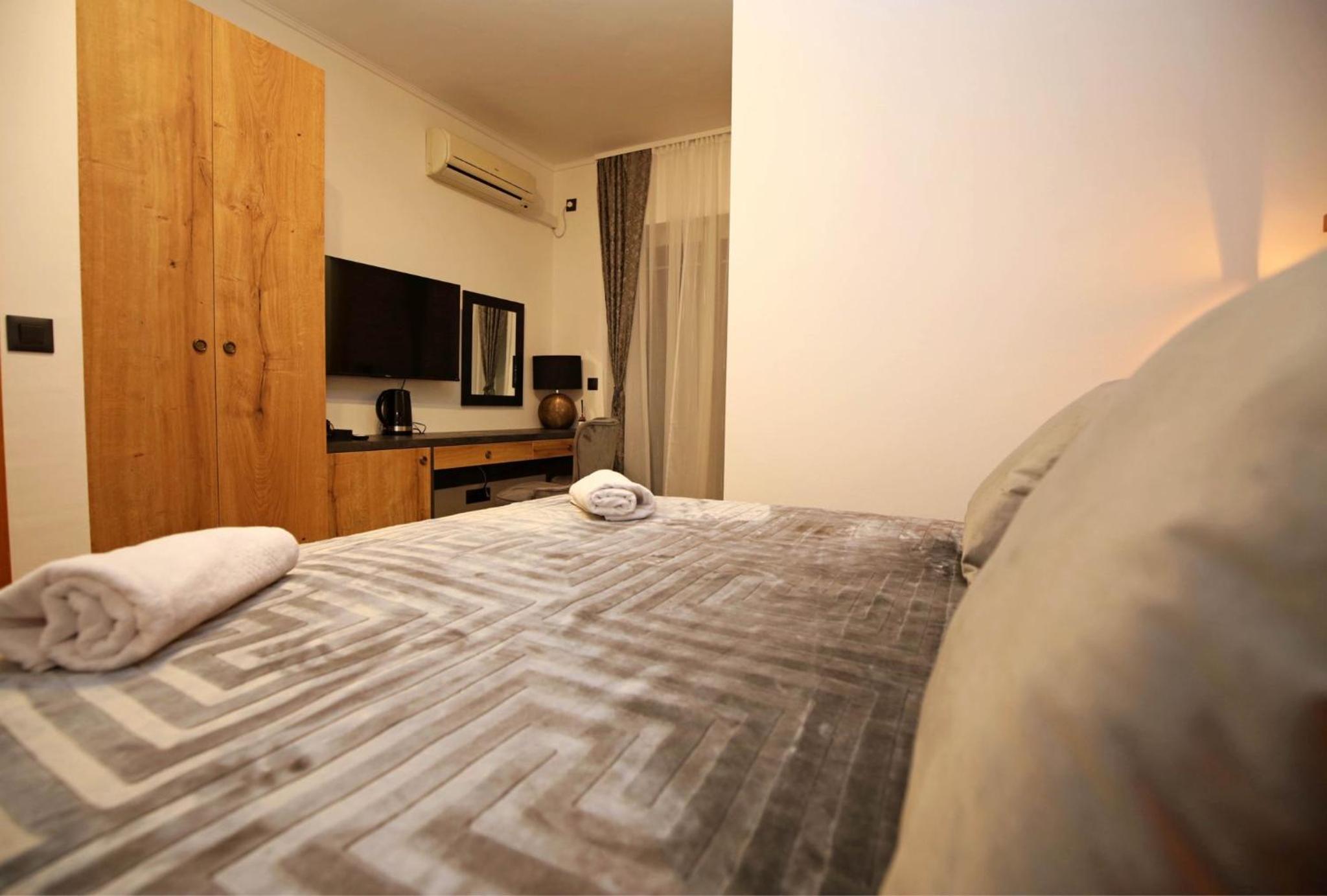 Double Room - Photo 17