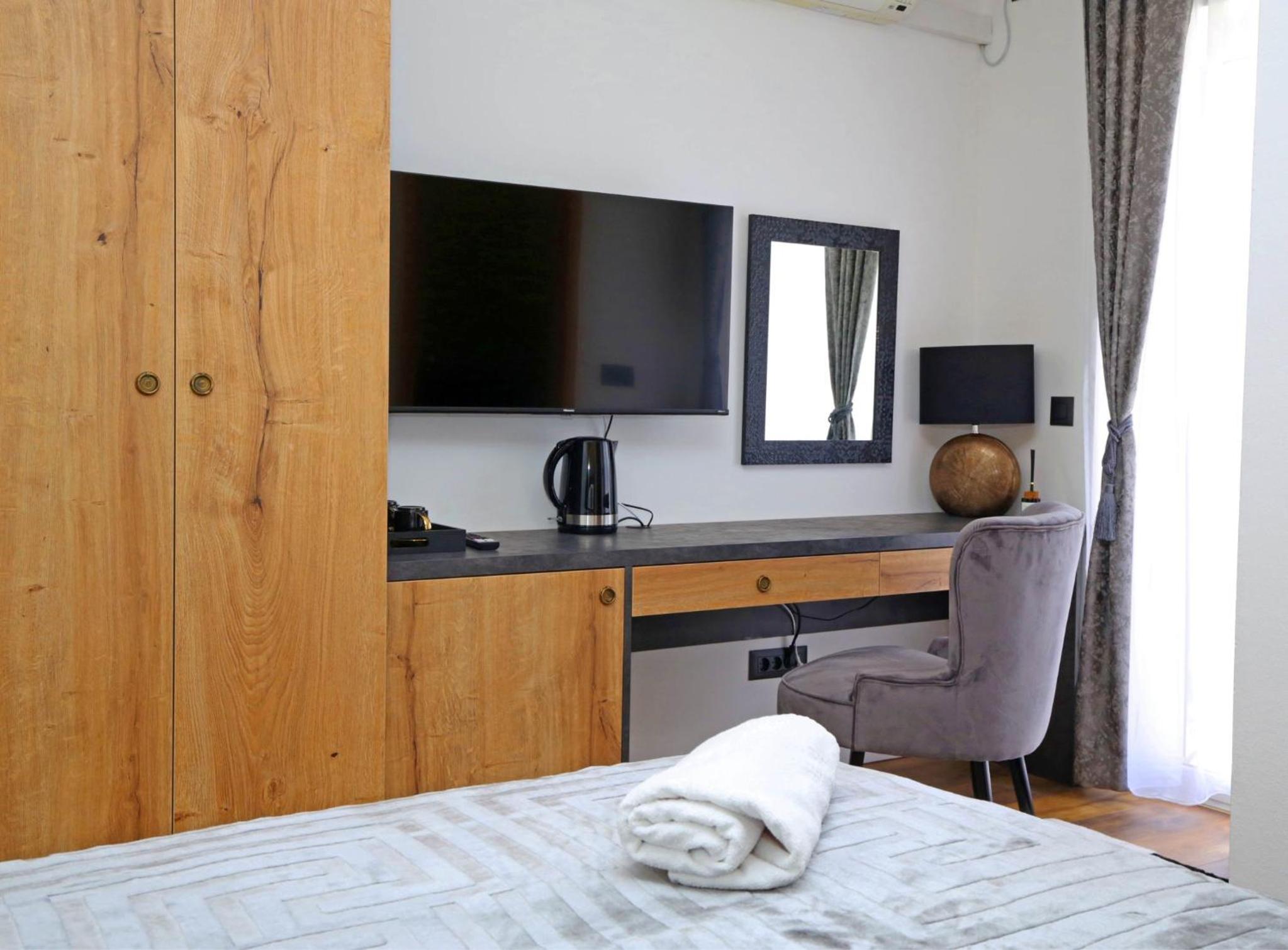Double Room - Photo 8