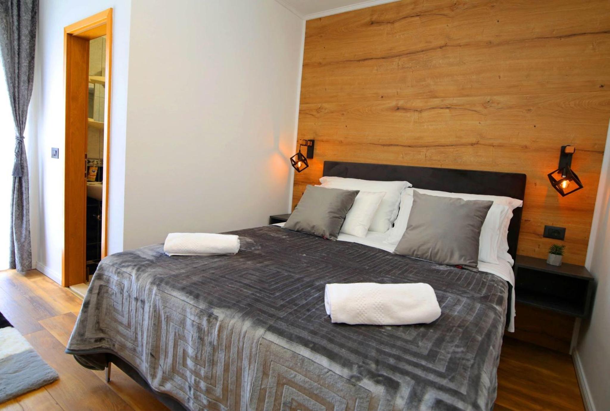 Double Room - Photo 16