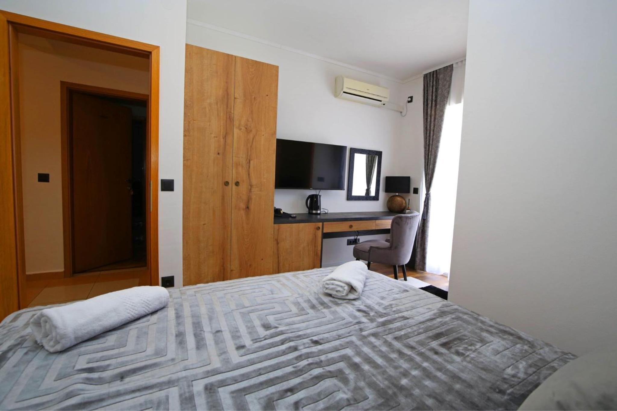 Double Room - Photo 14