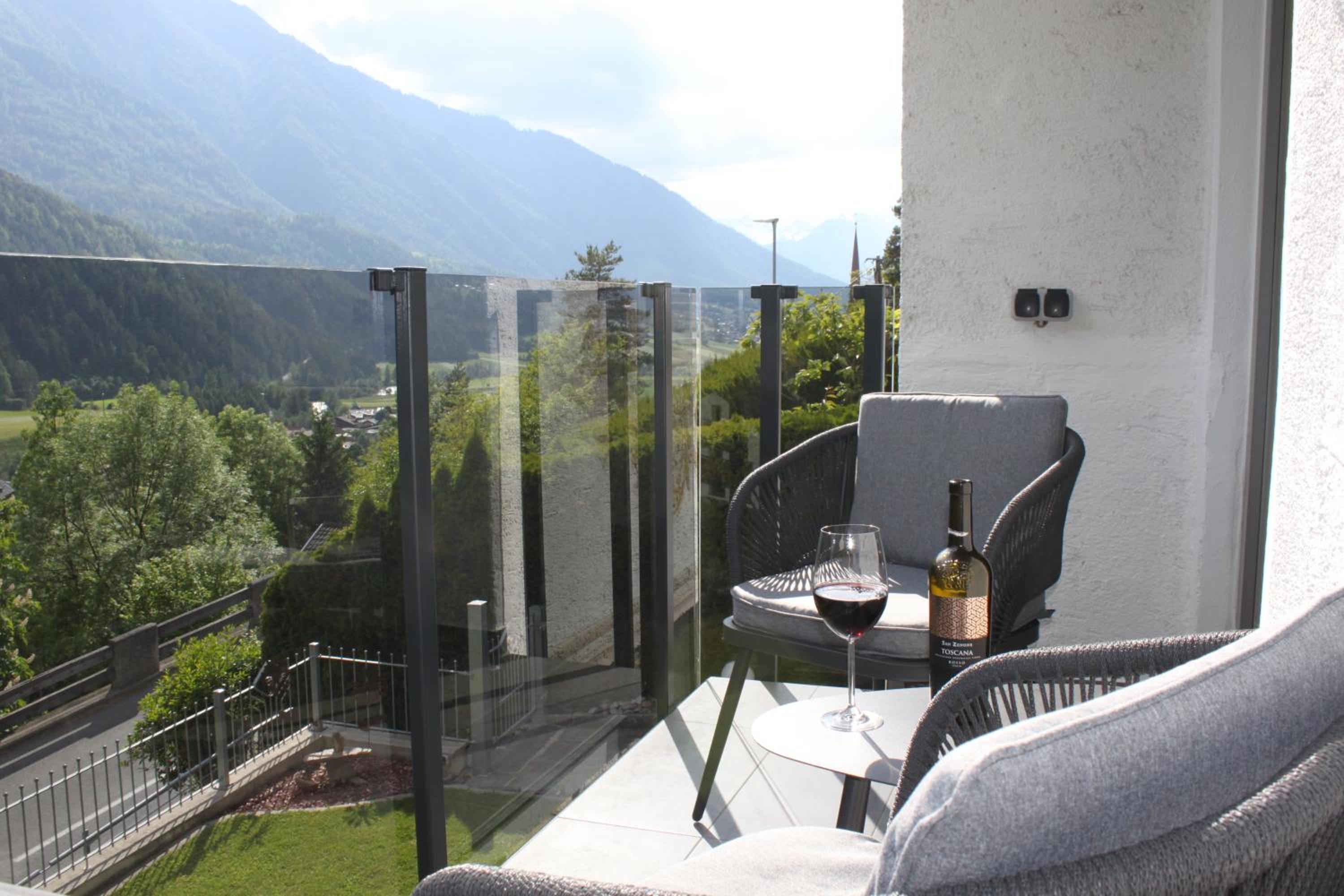 One-Bedroom Apartment with Balcony and Panoramic View (2-4 People) photo 2