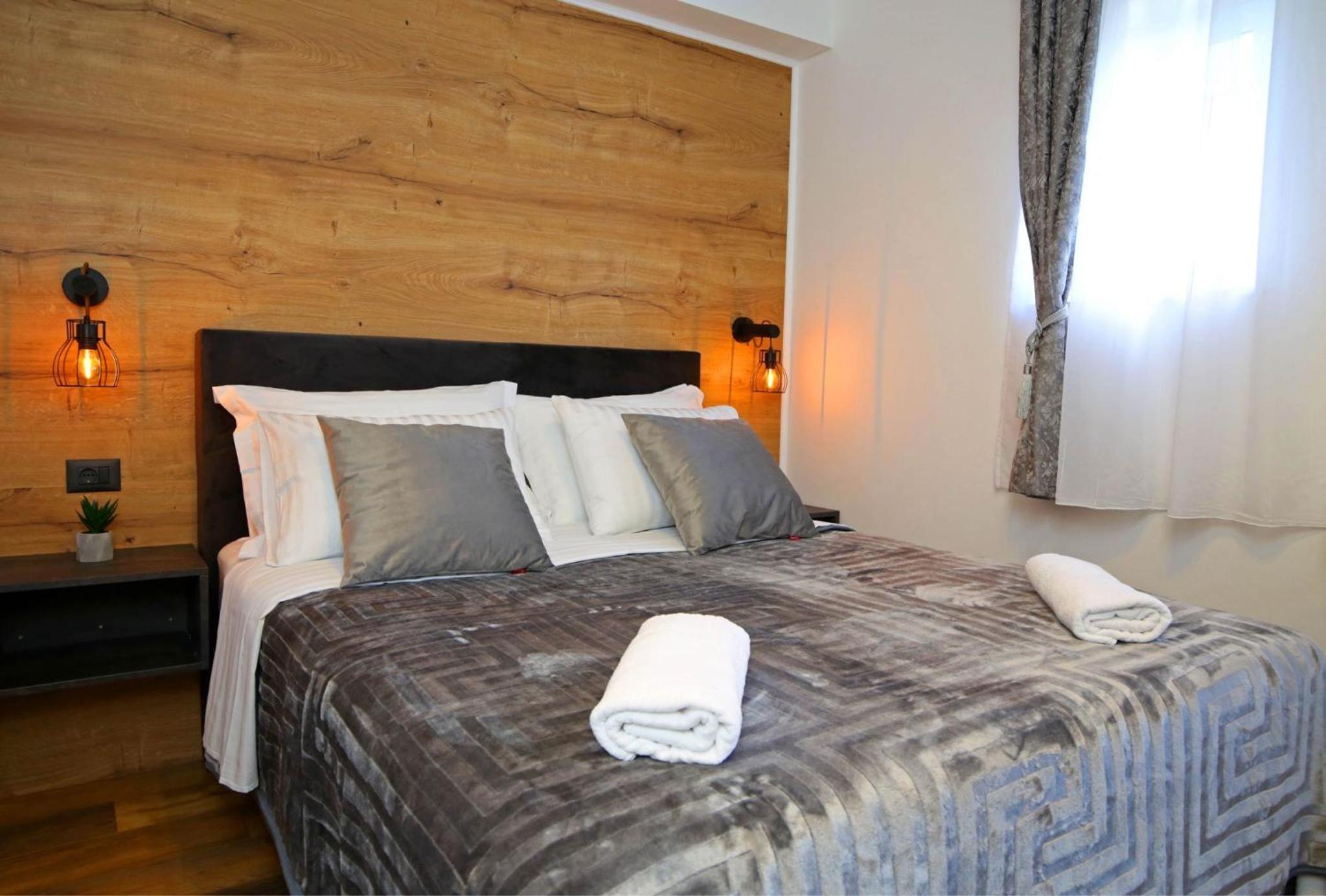 Double Room - Photo 12