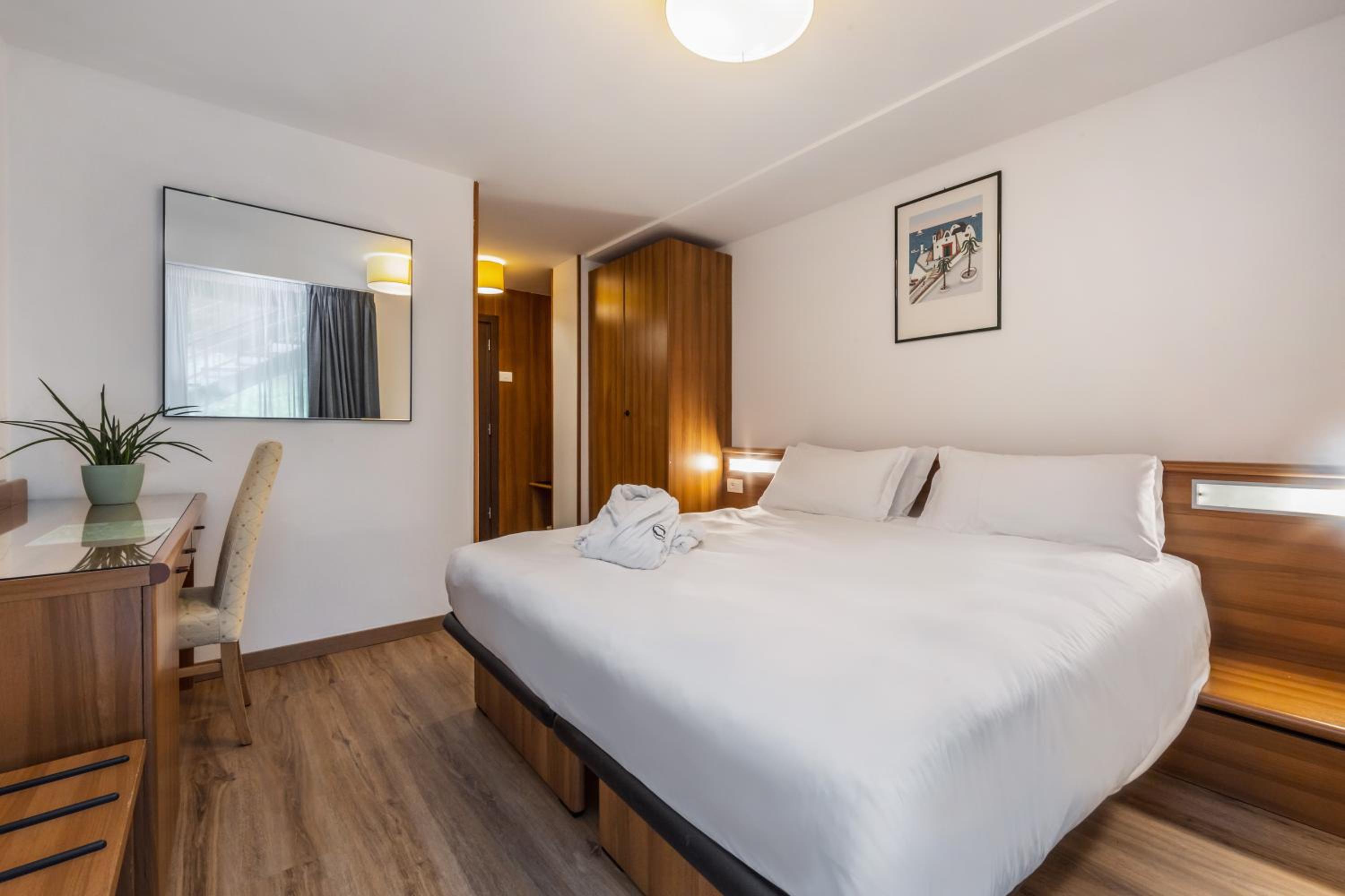 Double or Twin Room - Photo 4