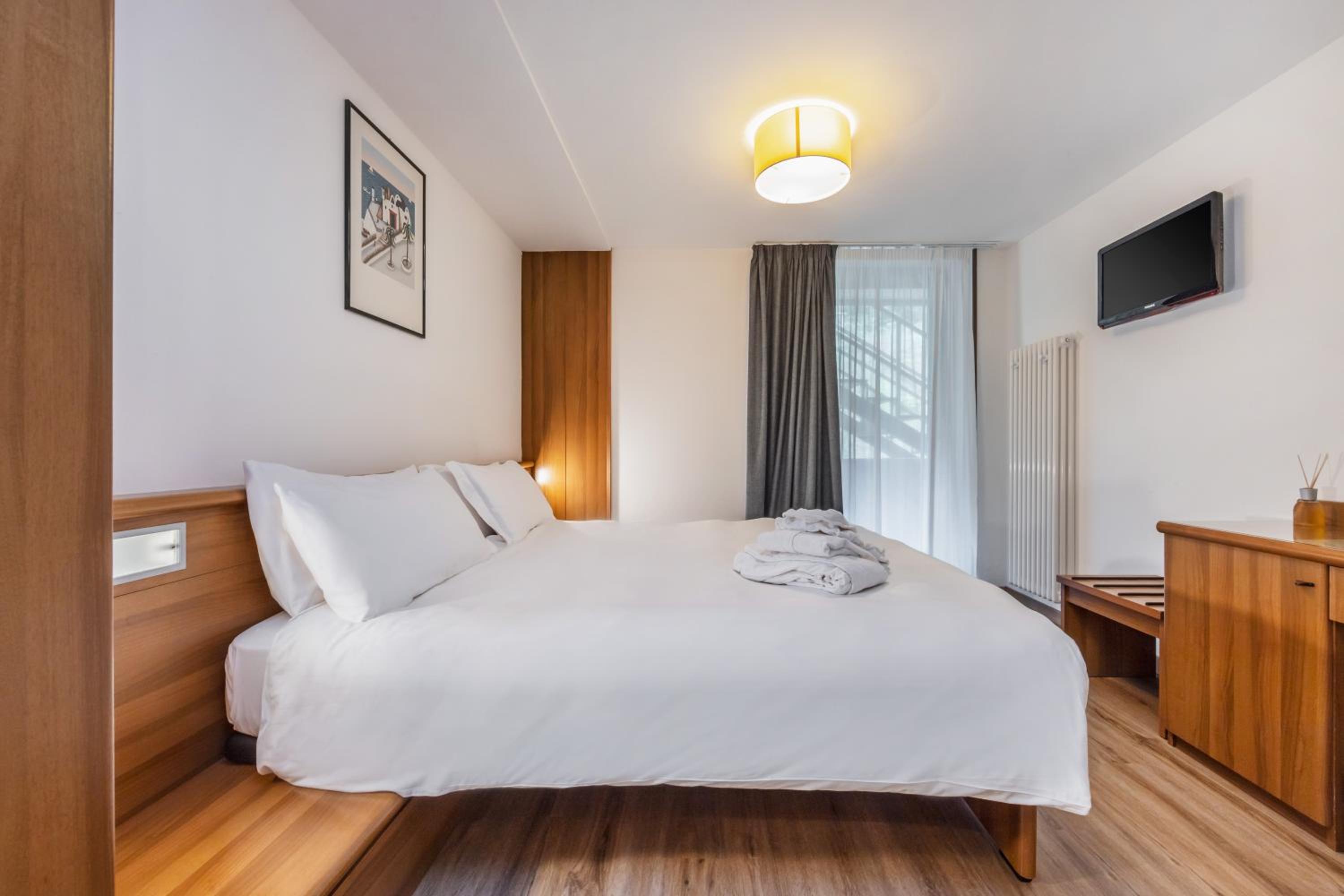 Double or Twin Room - Photo 3