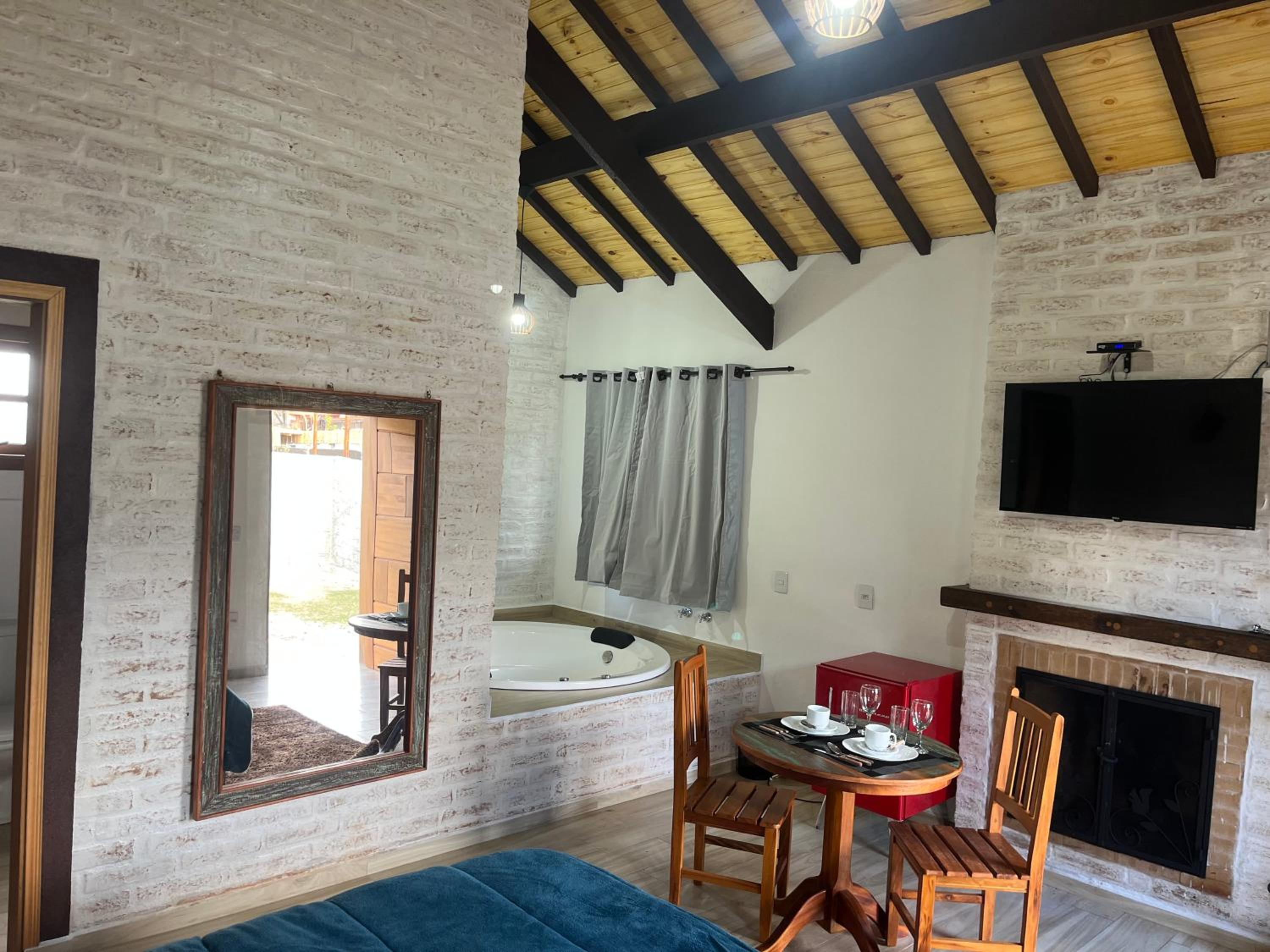 Suite with Hot Tub photo 1