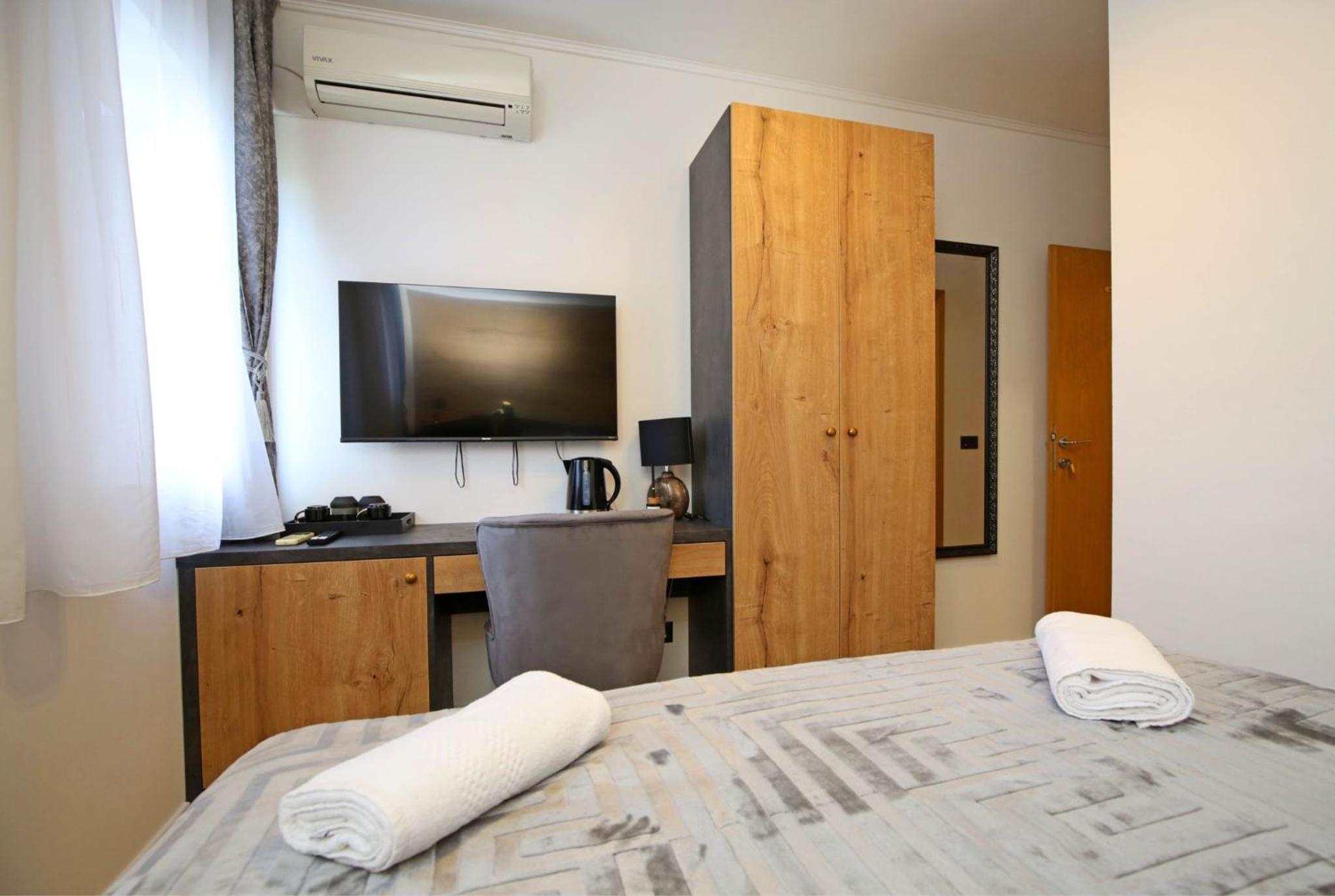 Double Room - Photo 26