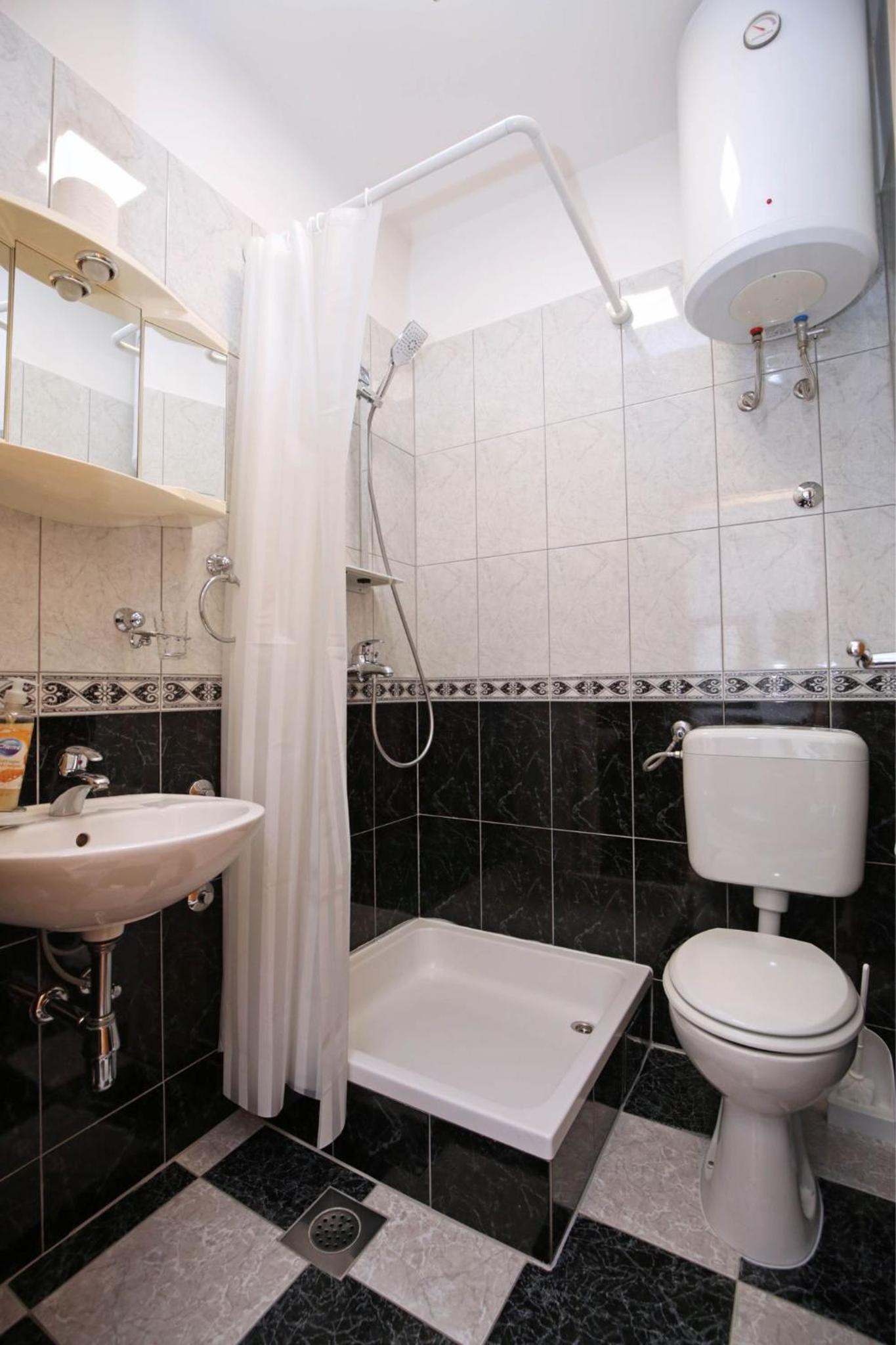 Double Room - Photo 6