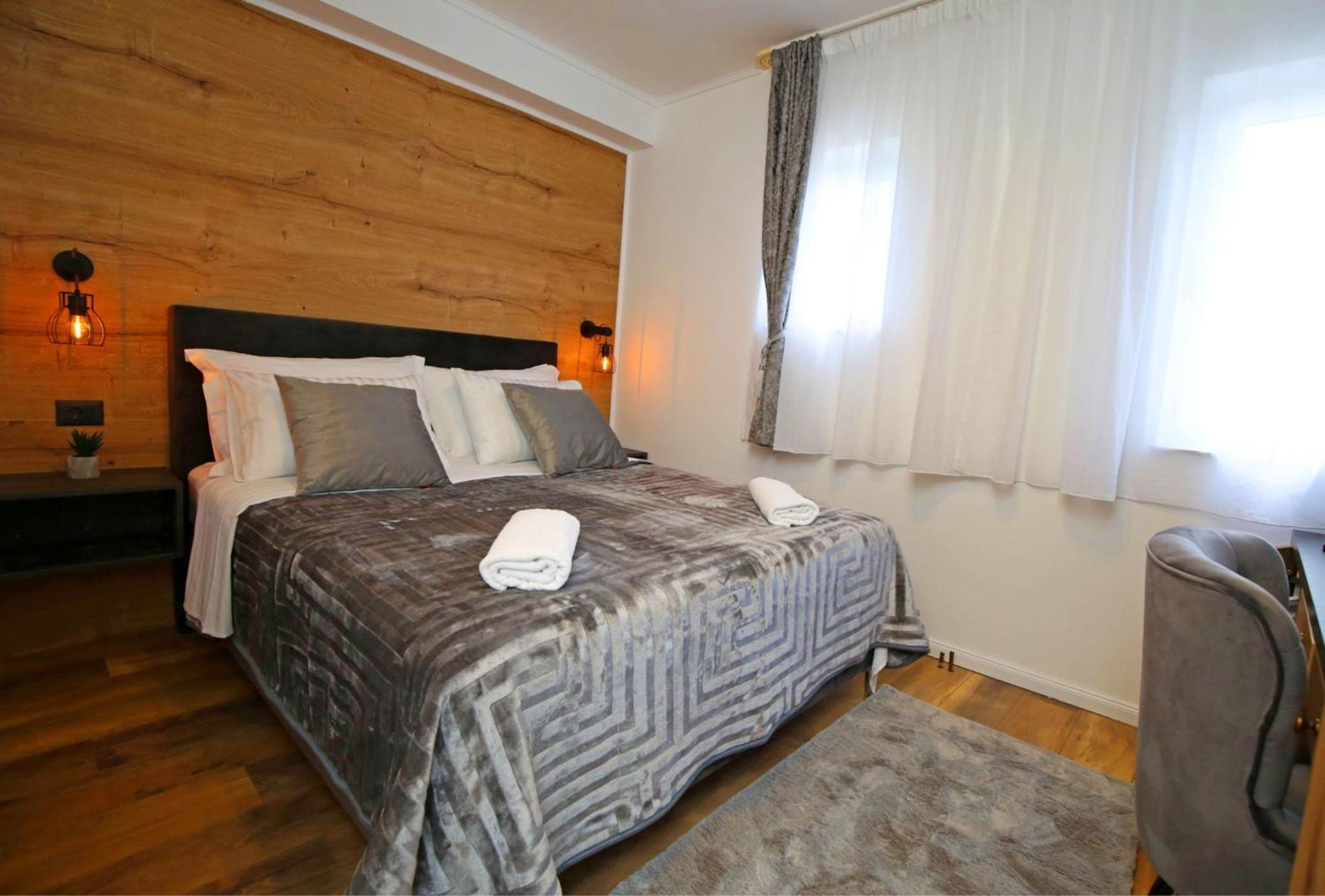 Double Room - Photo 7