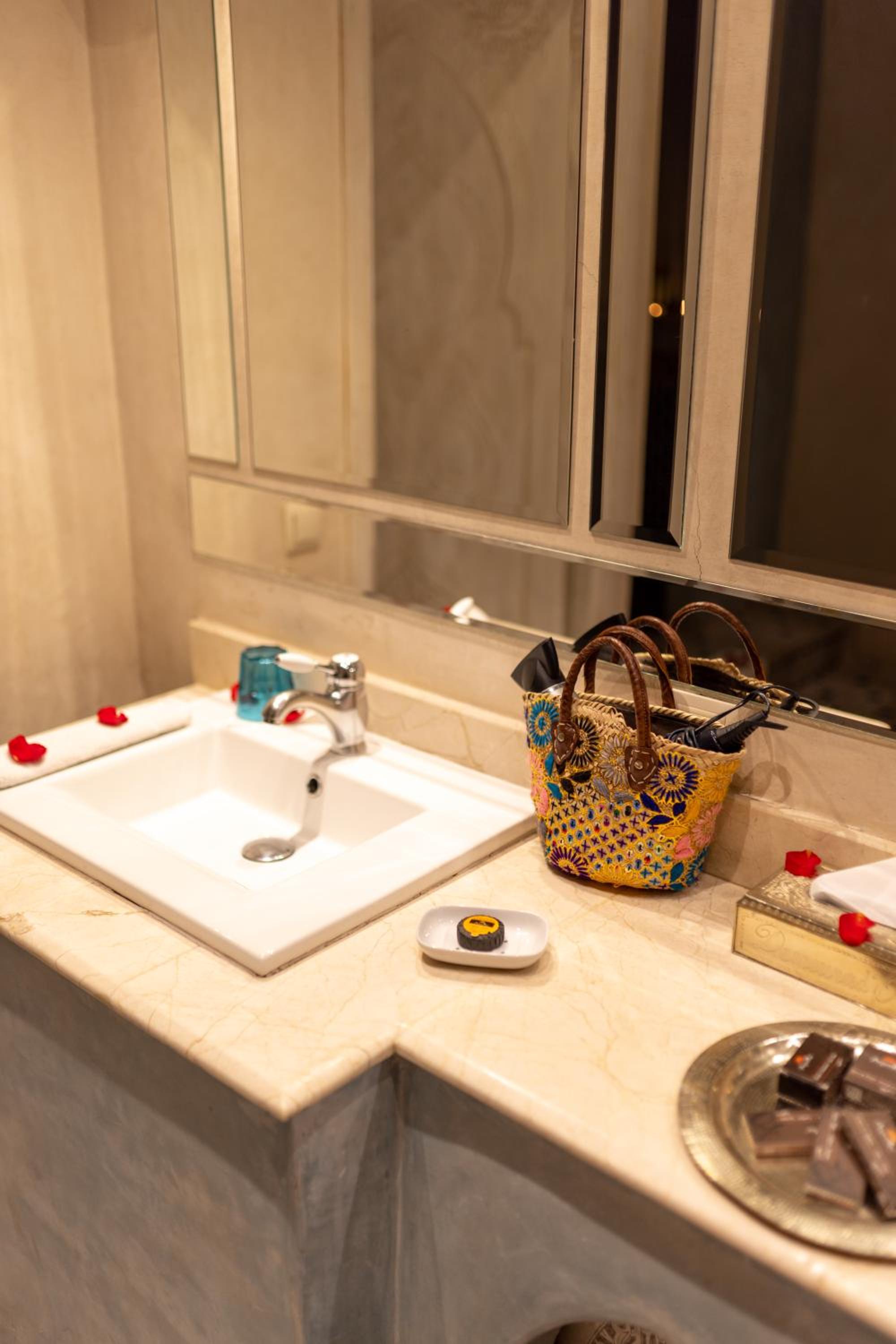 Junior Suite (2 Adults) - Photo 19