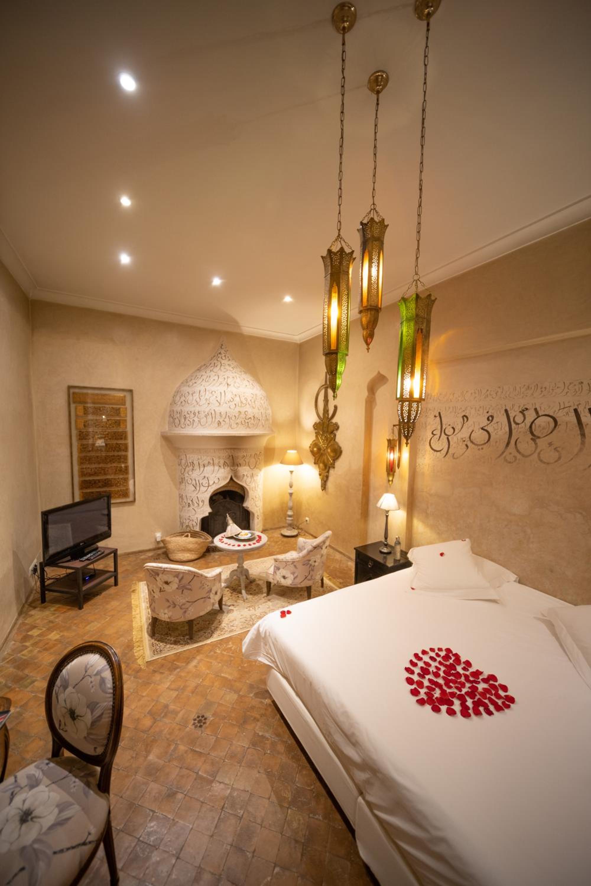 Junior Suite (2 Adults) - Photo 17