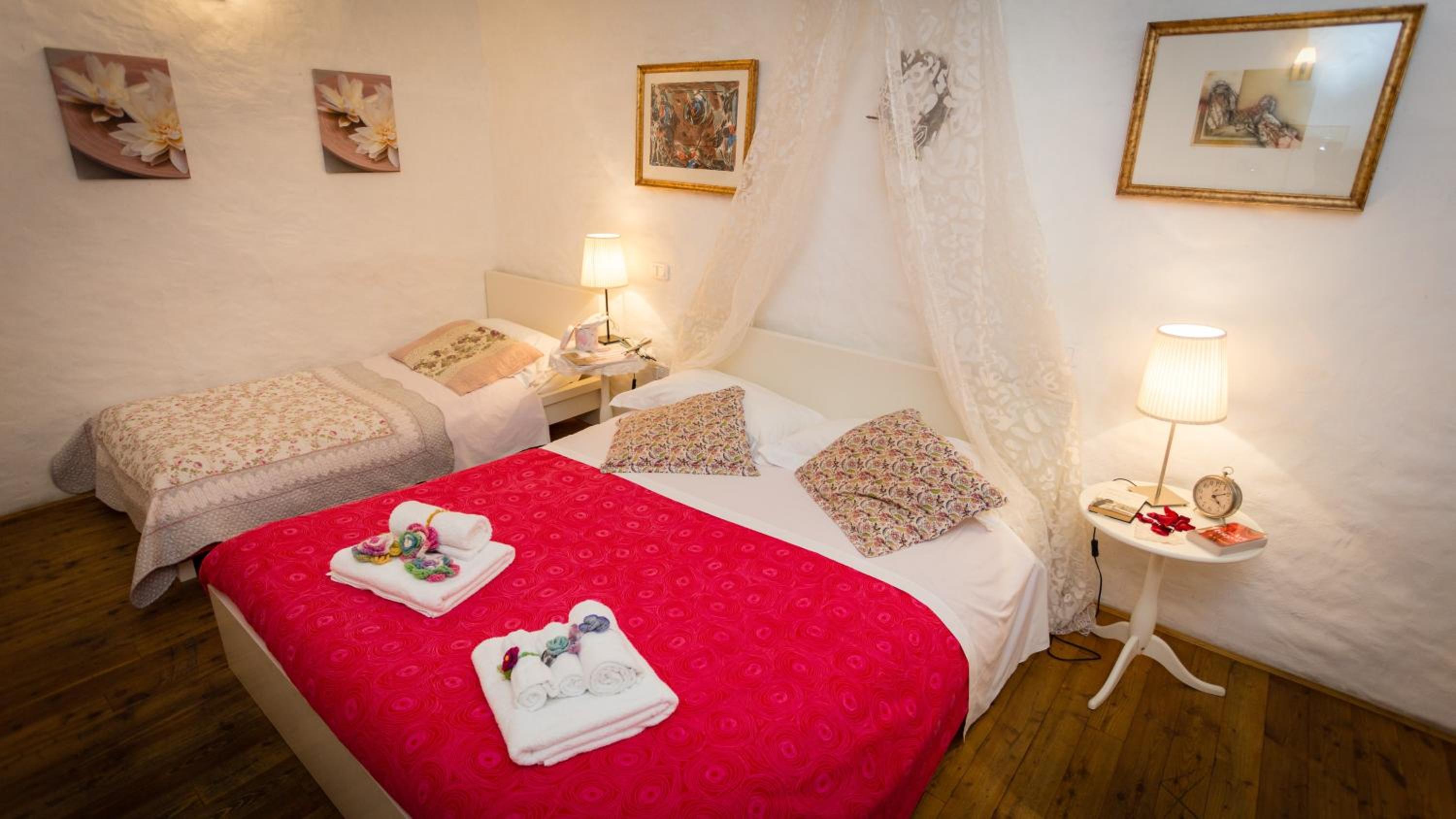 Triple Room with Private Bathroom - Photo 2