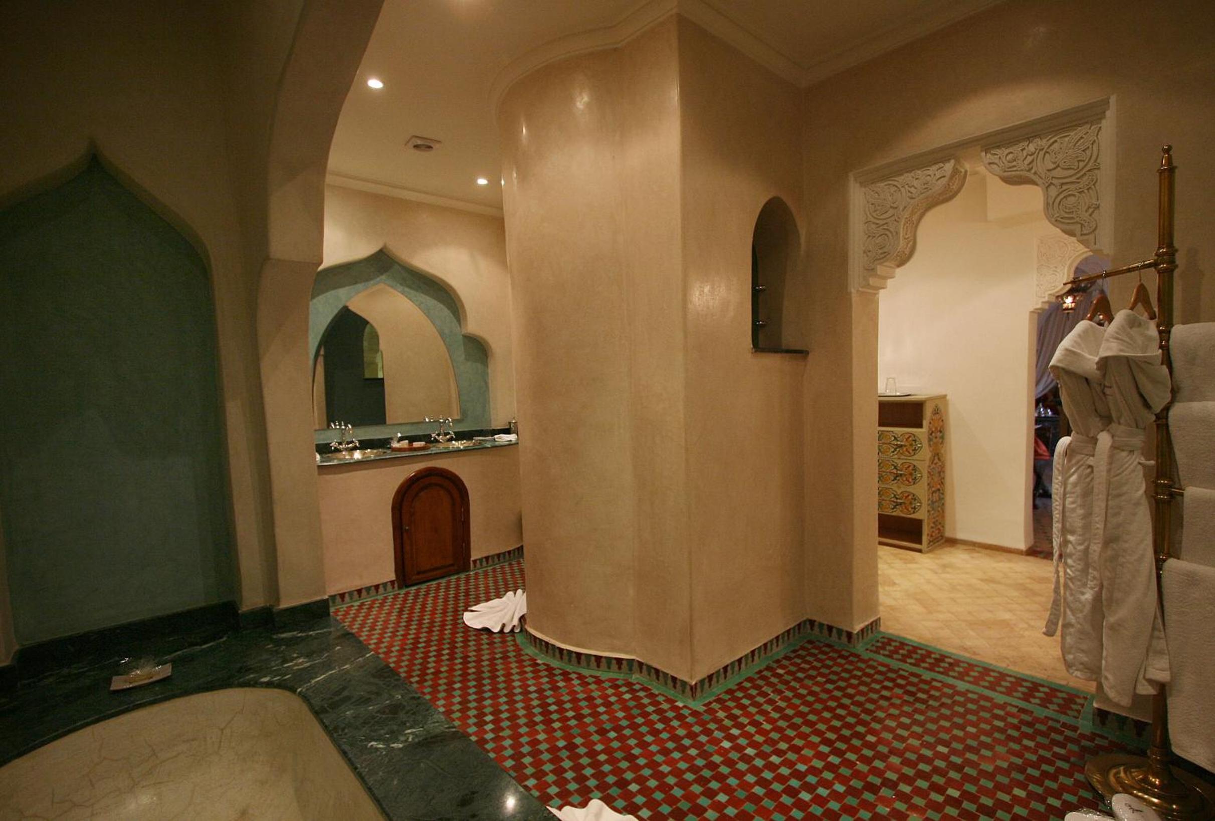 Superior King Suite - Photo 11