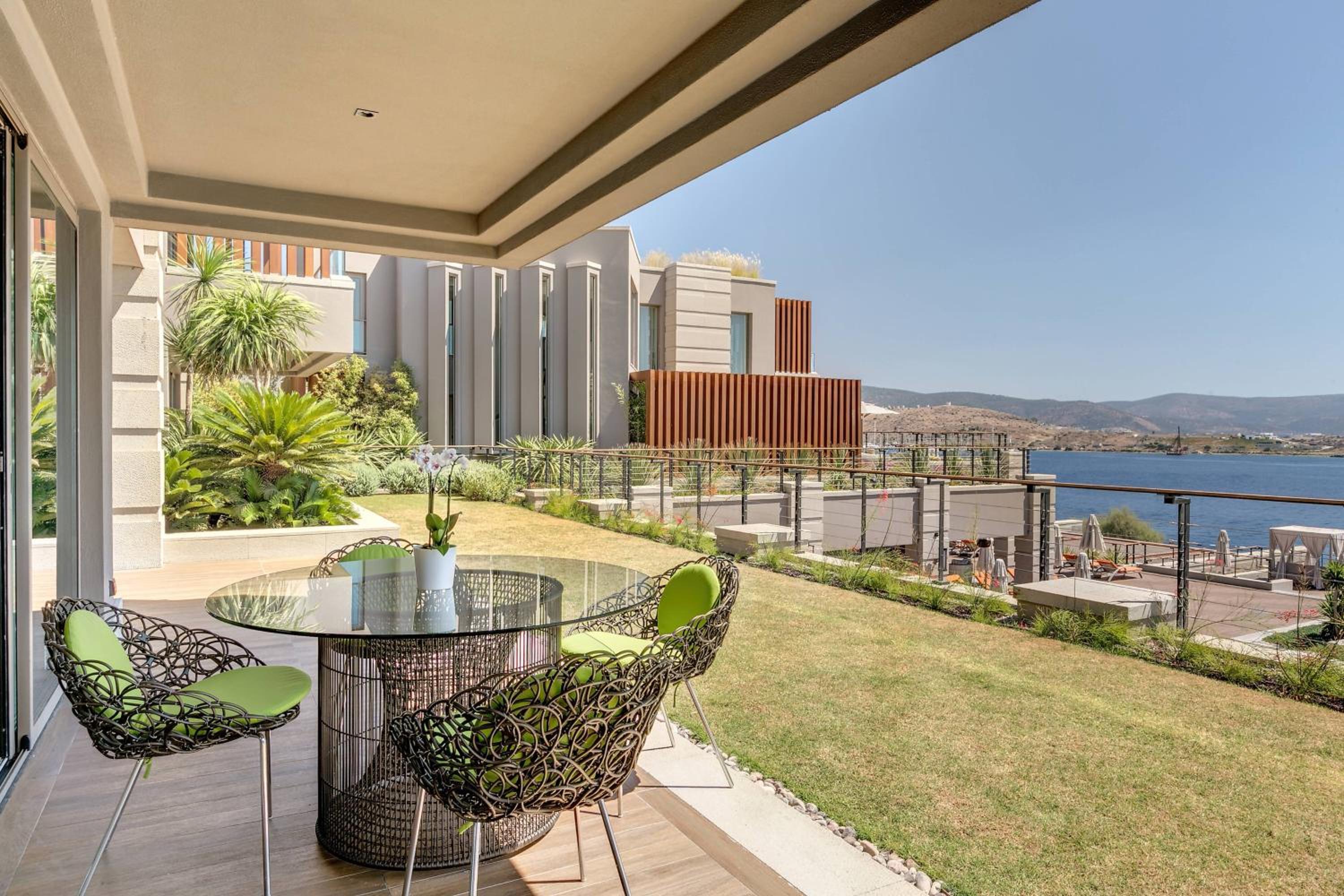 Two Bedroom Suite, 2 Bedroom Suite, Sea view, Balcony thumbnail 5