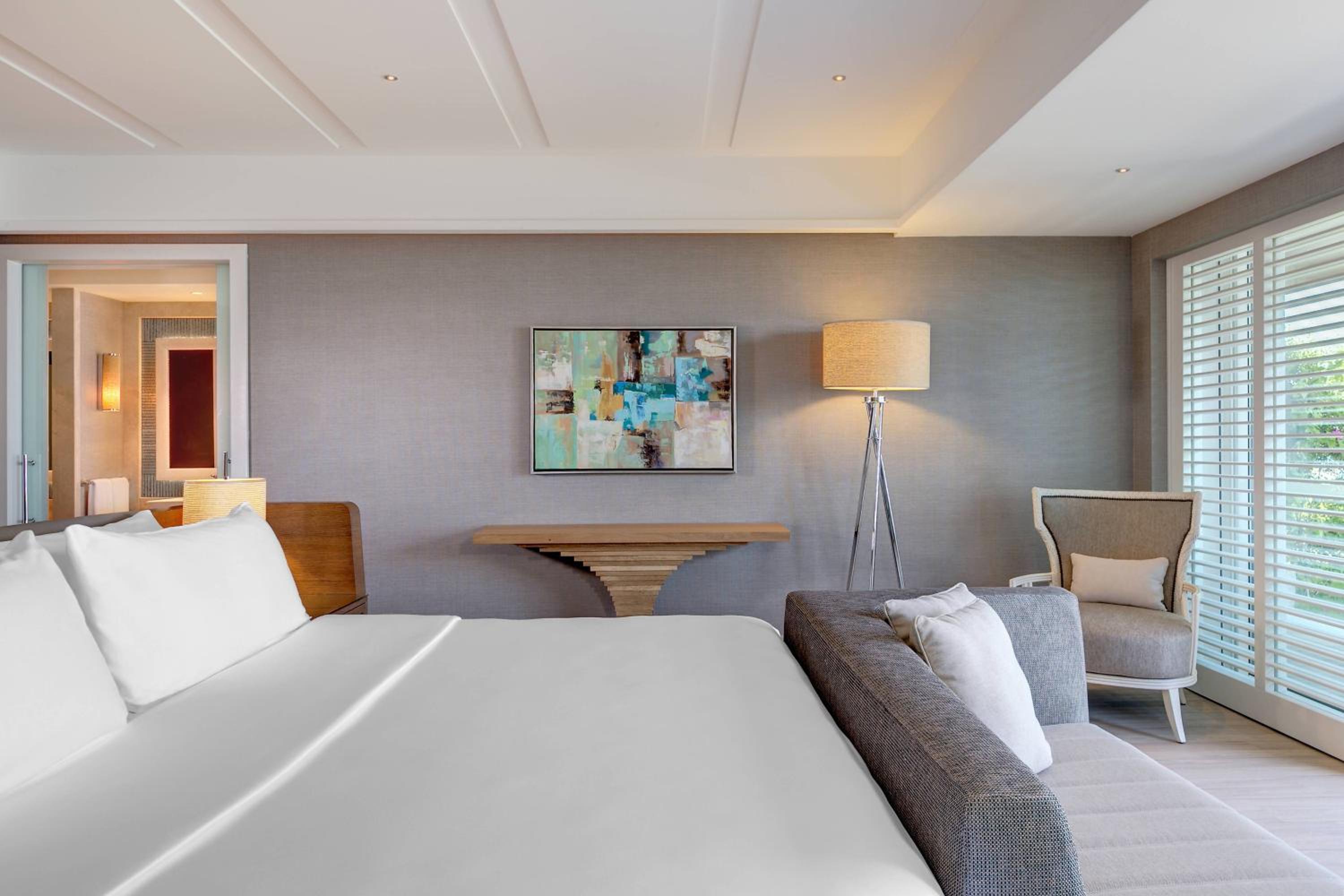 Deluxe Marine Suite, Suite, 1 King, Seafront, Balcony