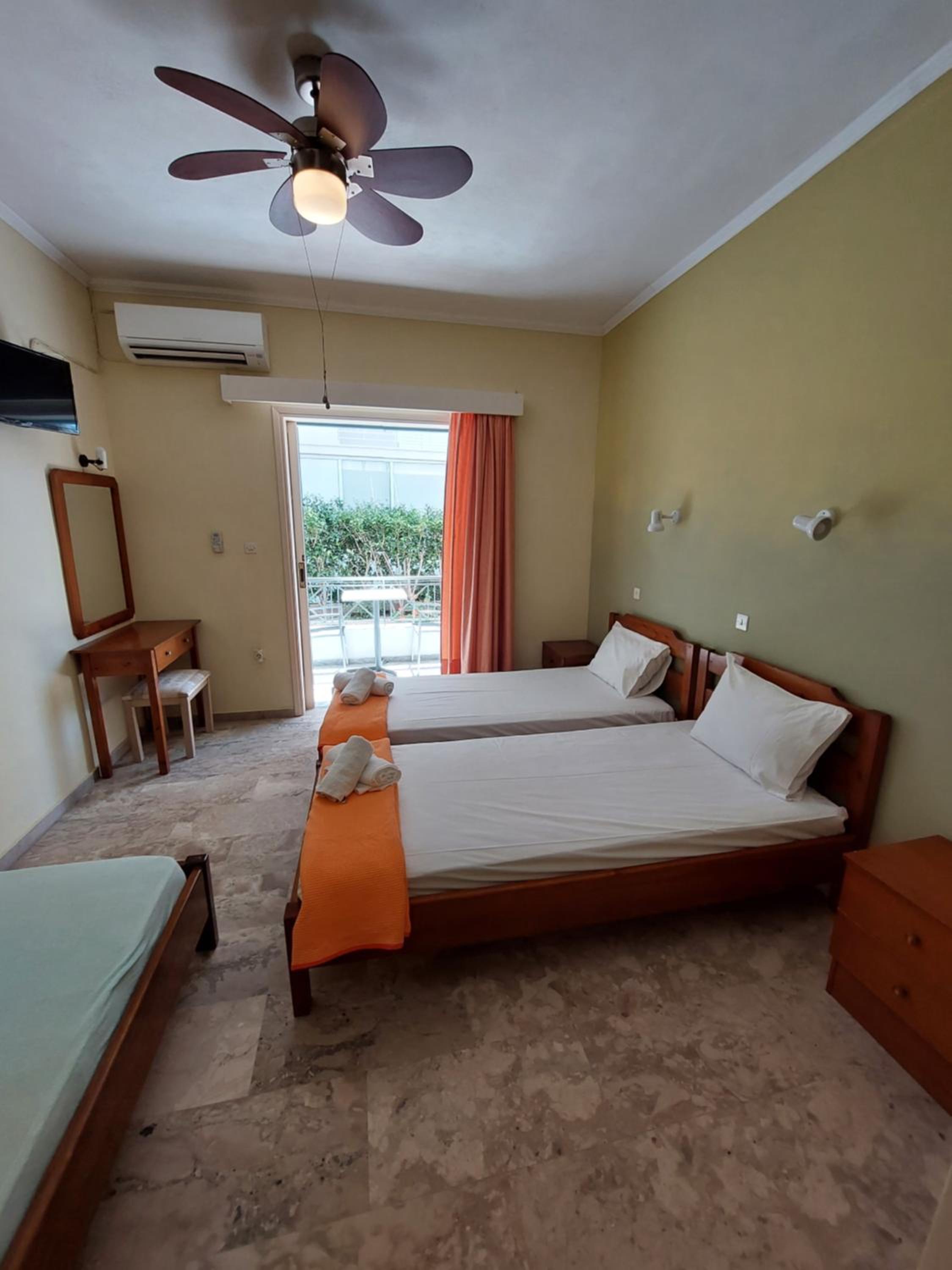 Family Room with Side Sea View photo 3