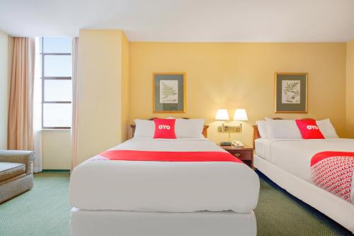 2 Queen Bed Suite Accessible photo 3