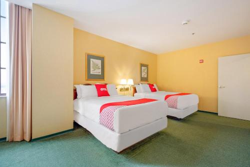 2 Queen Bed Suite Accessible photo 2