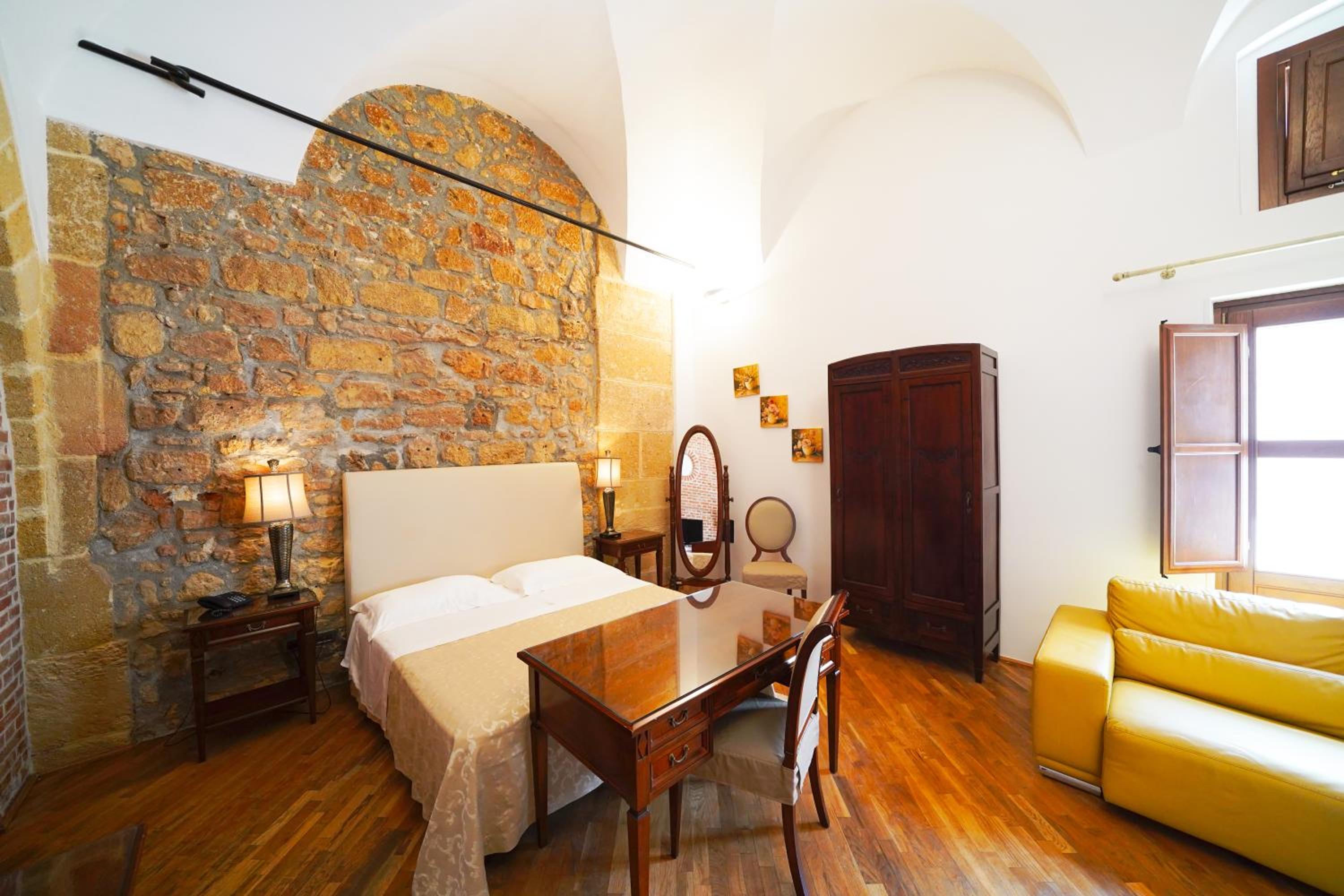 Standard Double Room - Photo 1