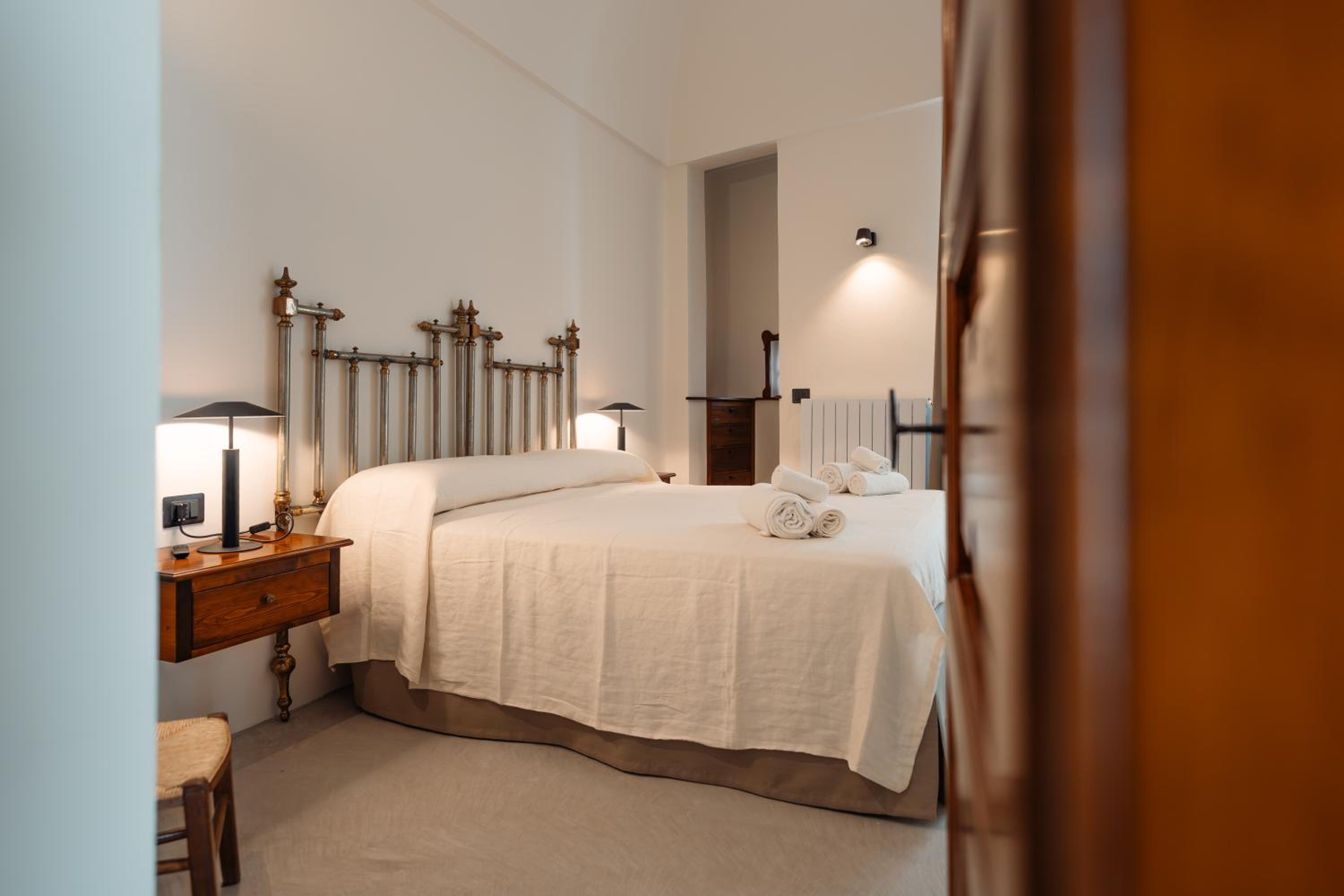 Deluxe Room (2 Adults + 1 Child)