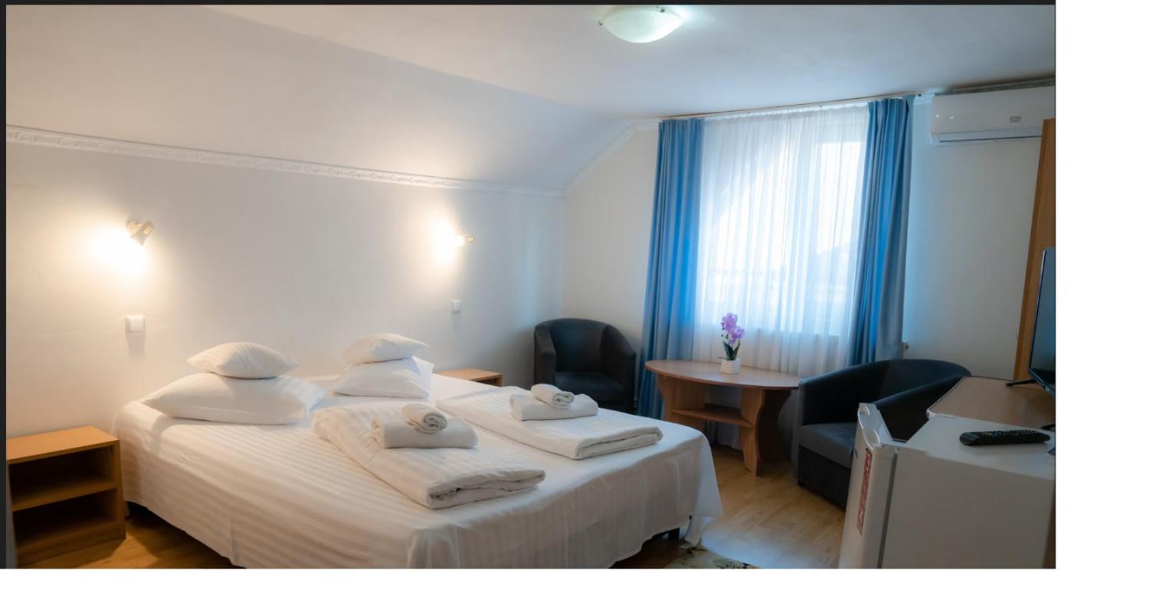 Double Room with Private Bathroom photo 1