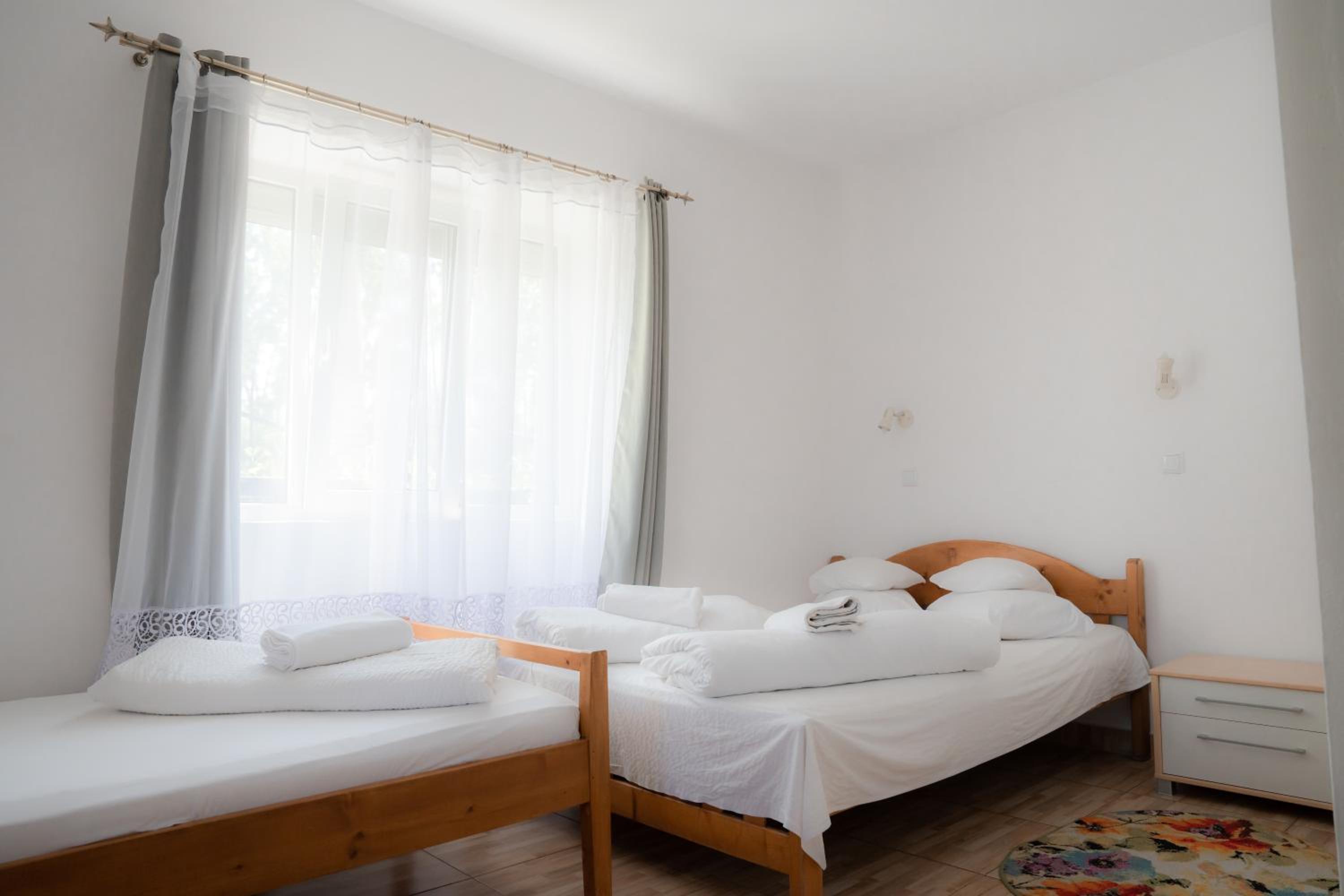 Triple Room with Private Bathroom - Photo 2