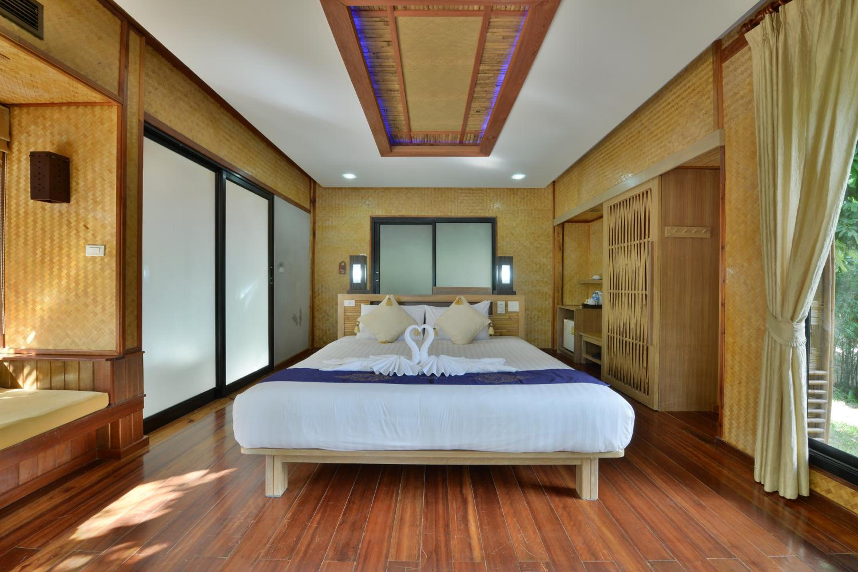 Grand Deluxe Cottage with Partial Sea View - Photo 1