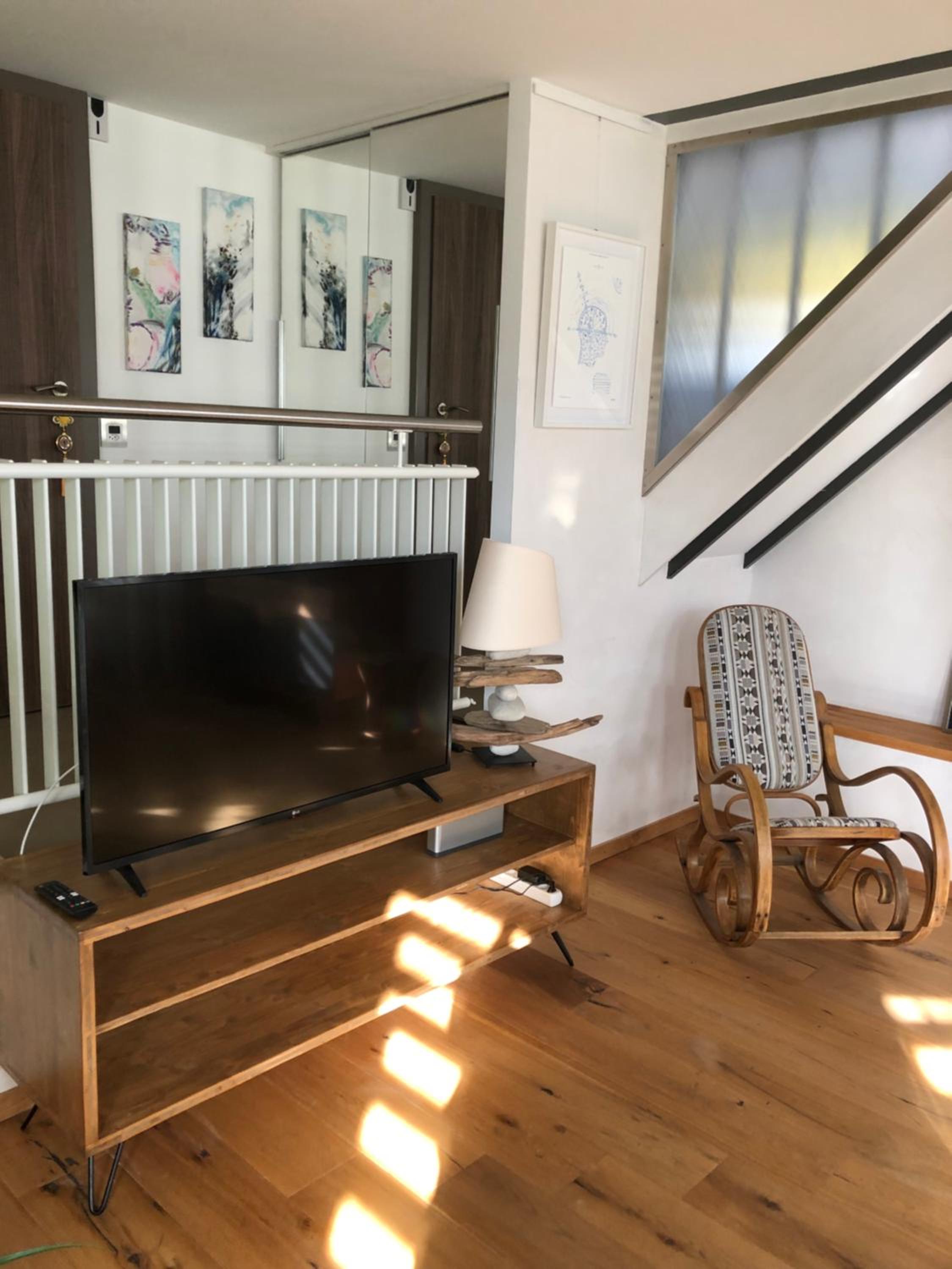 One-Bedroom Apartment photo 2