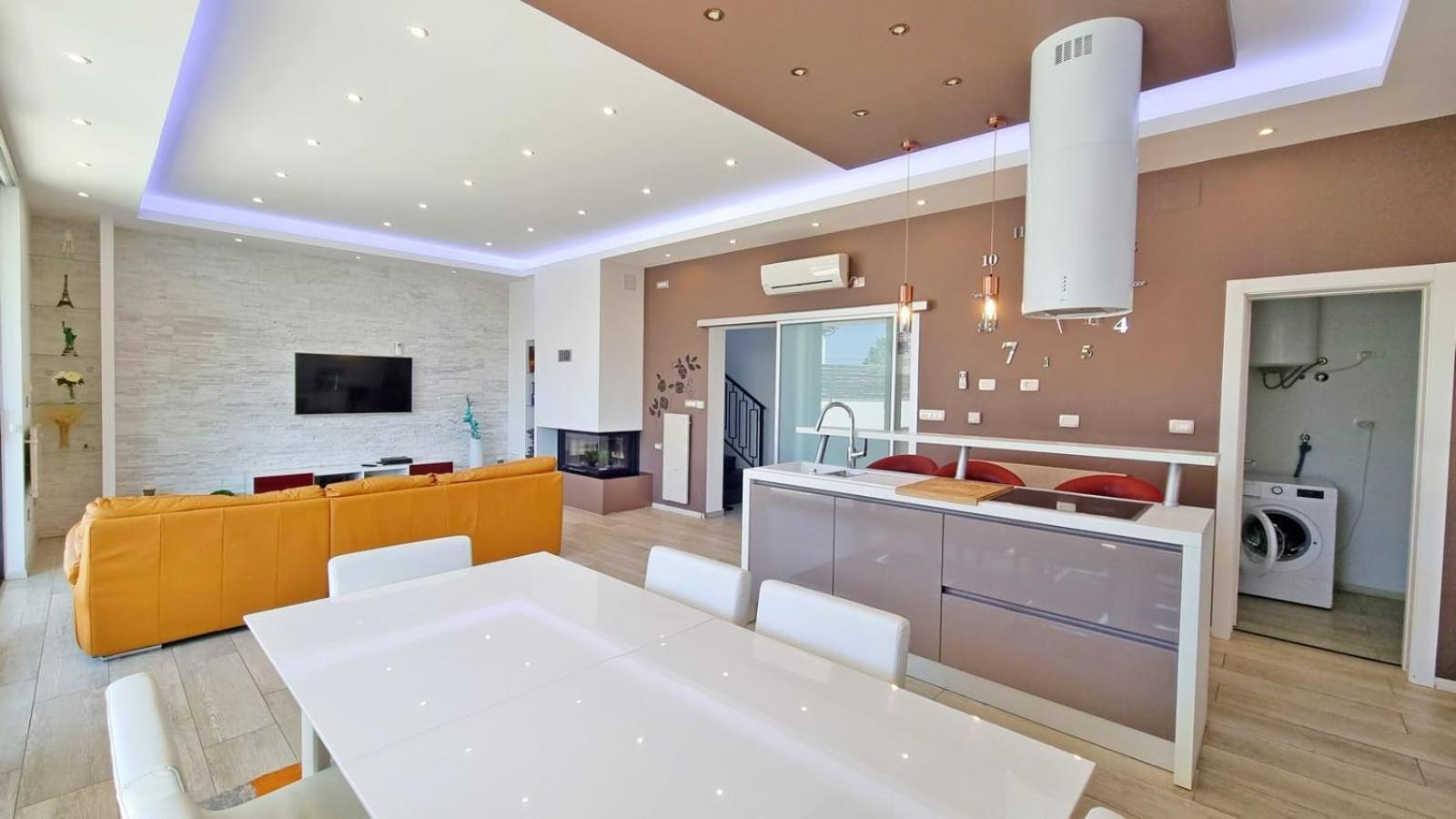 Three-Bedroom Villa photo 2