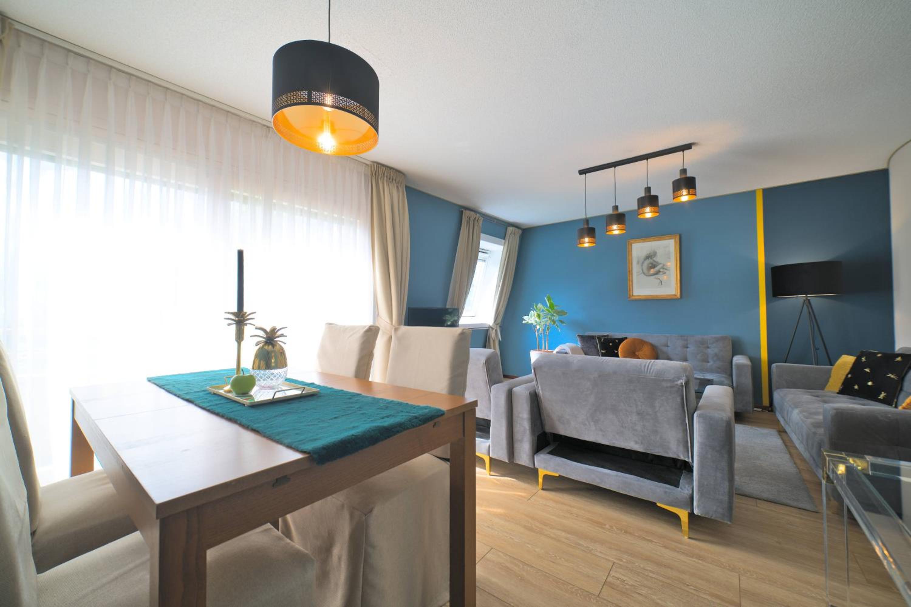 Suite with Queen Bed - Photo 1
