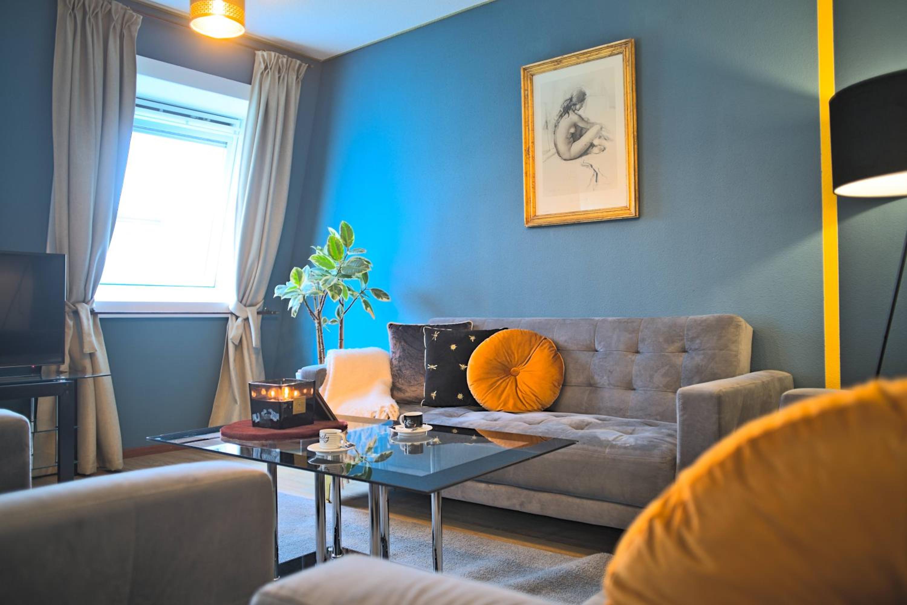 Suite with Queen Bed - Photo 17