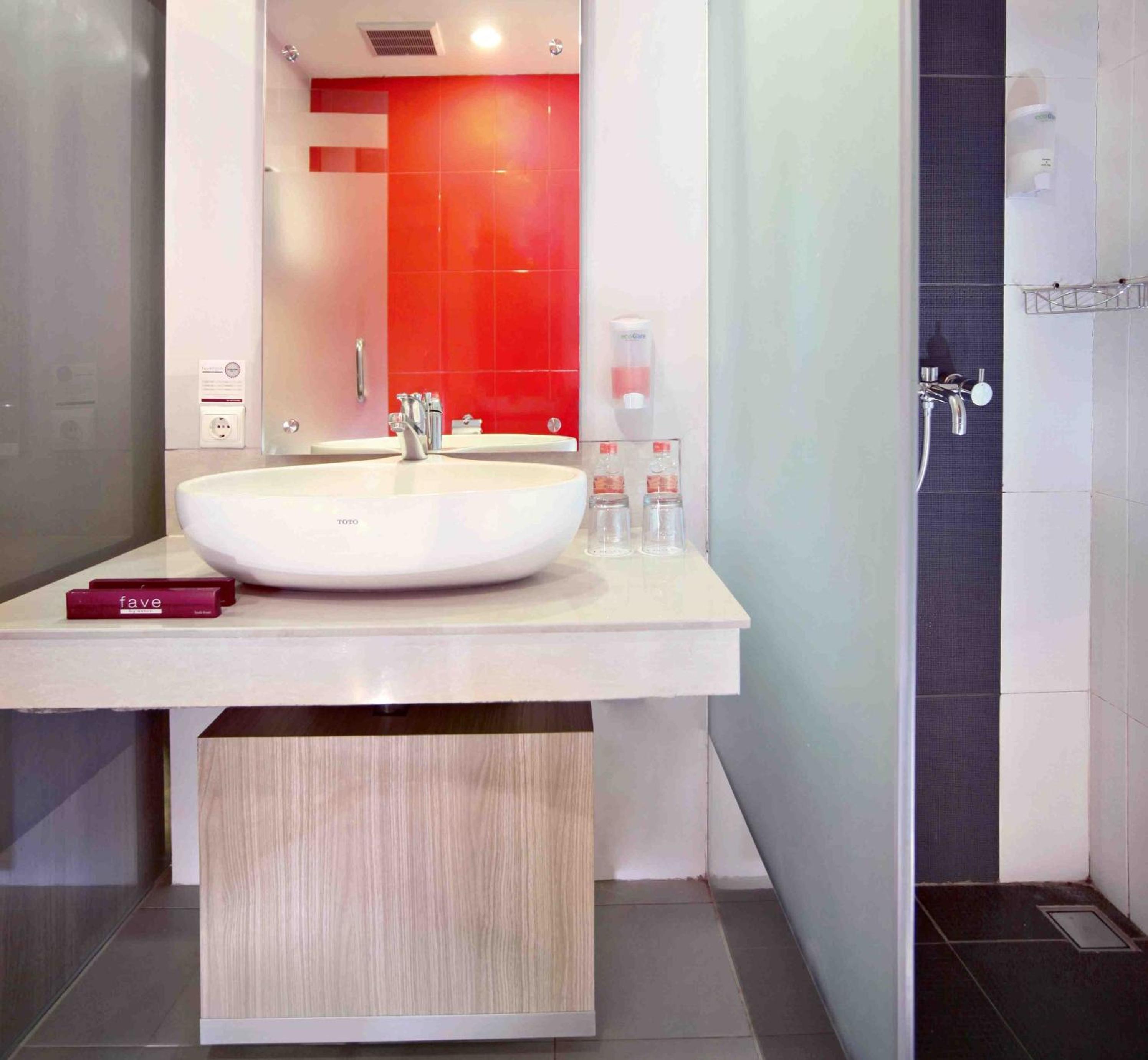 Standard Double or Twin Room photo 2
