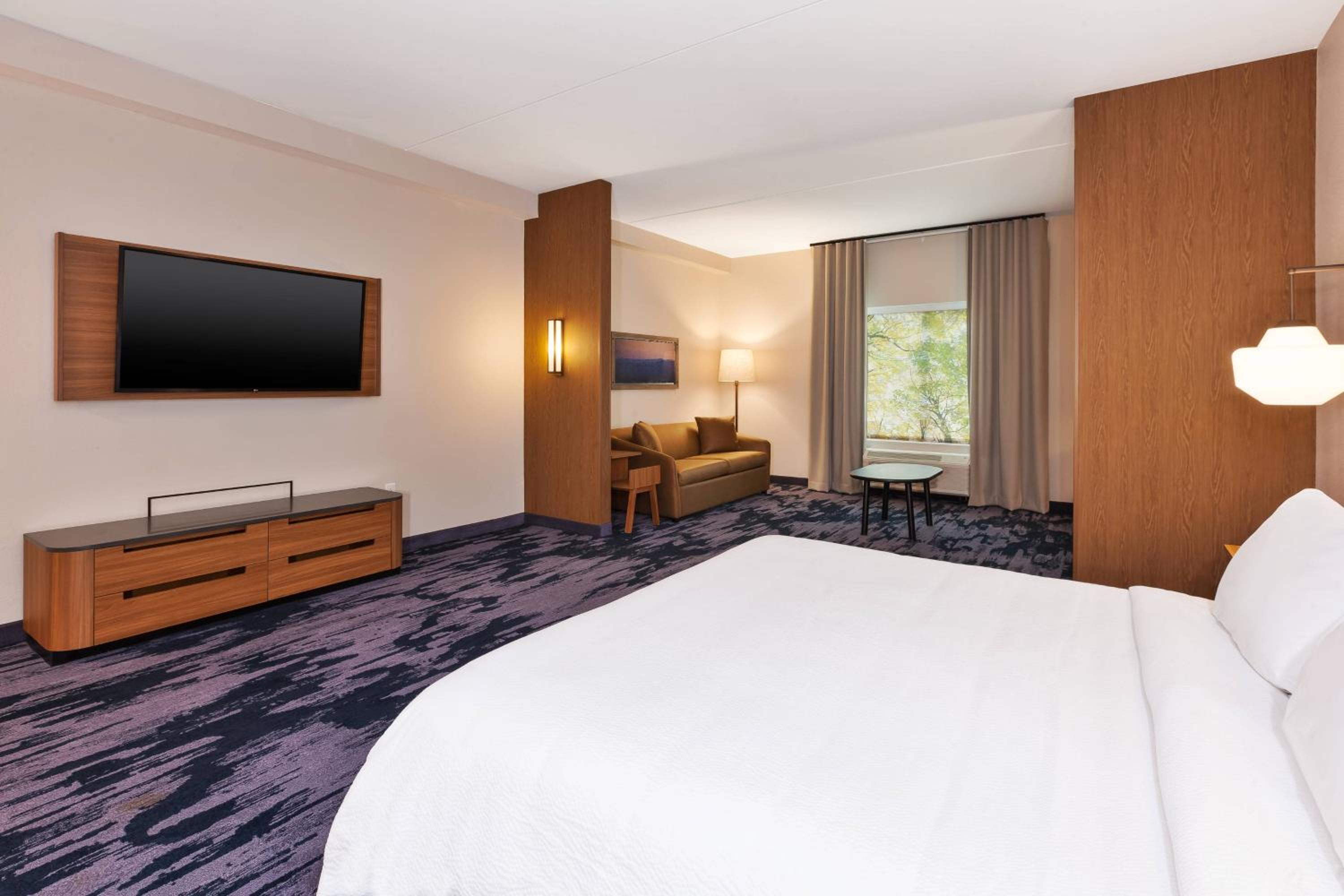 Executive One-Bedroom King Suite with Sofa Bed - Photo 1