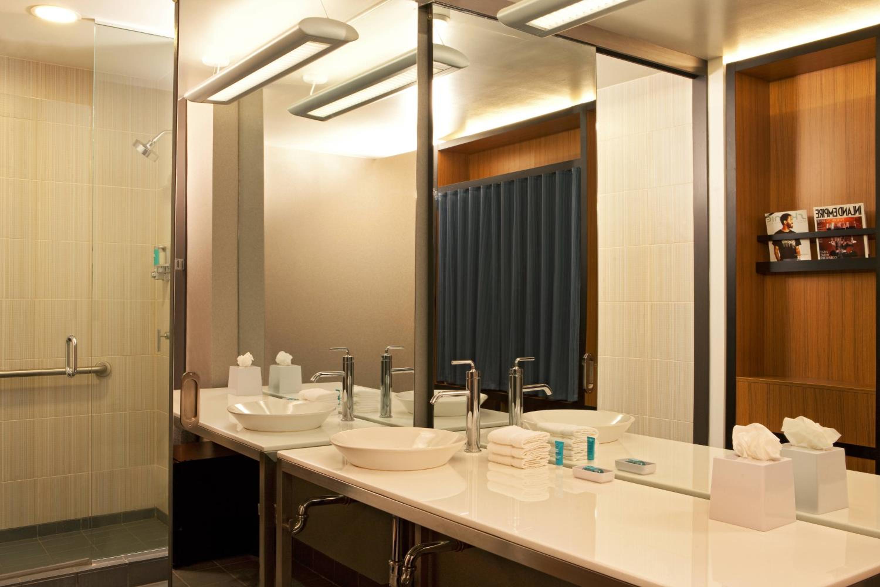 Aloft, Guest room, 1 King - Photo 2