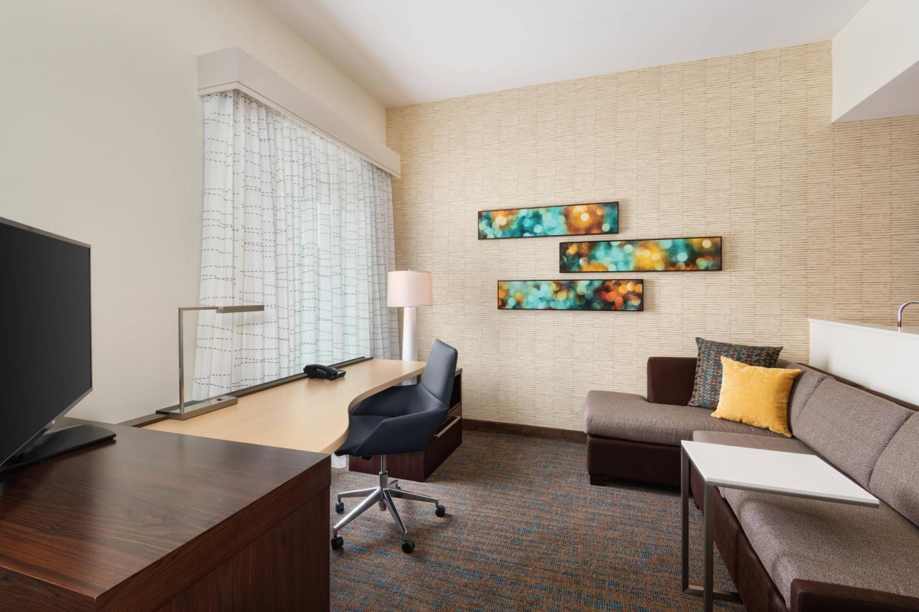 King Studio with Sofa Bed - Hearing Accessible photo 2