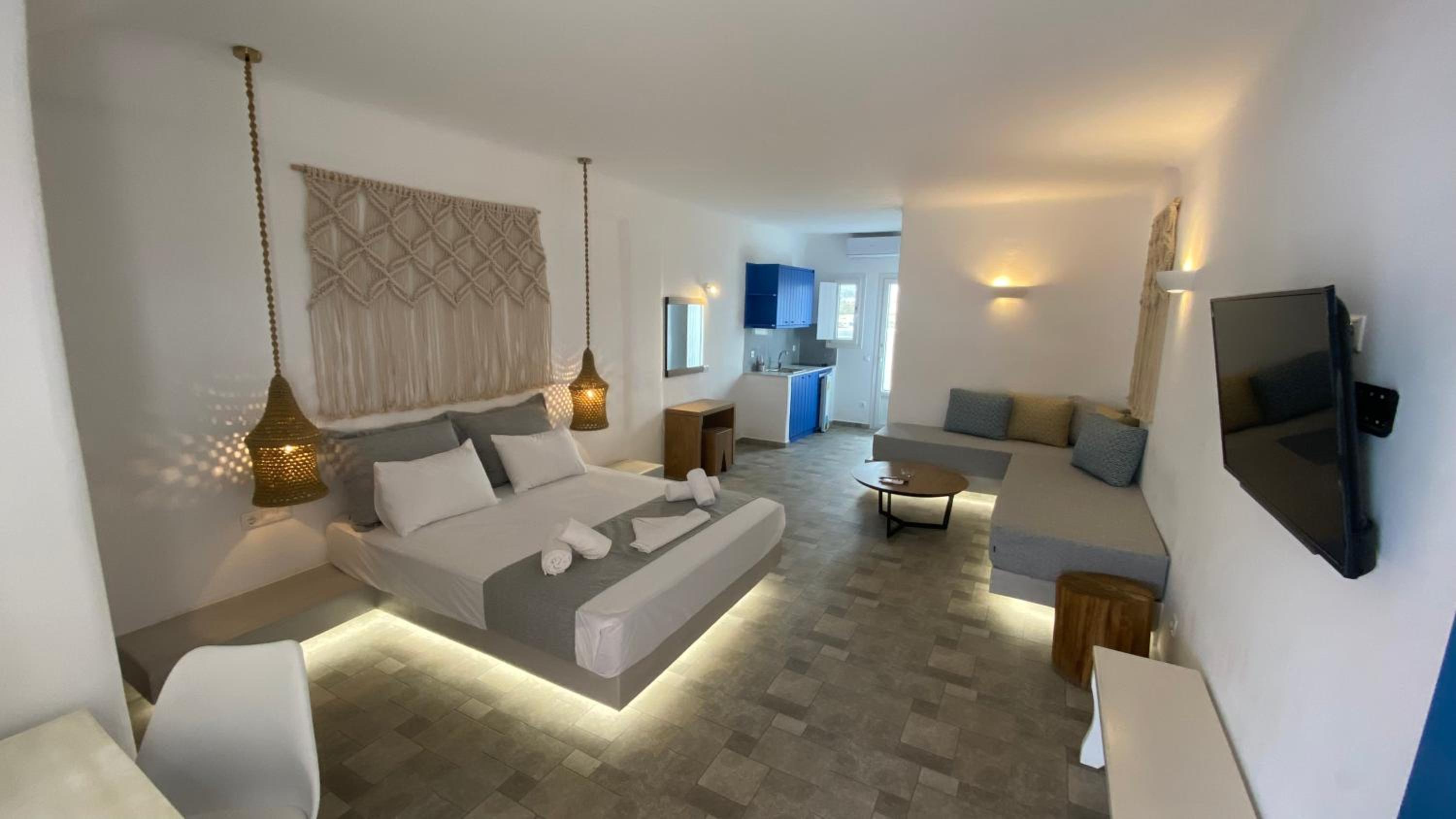 Suite with Pool View photo 2