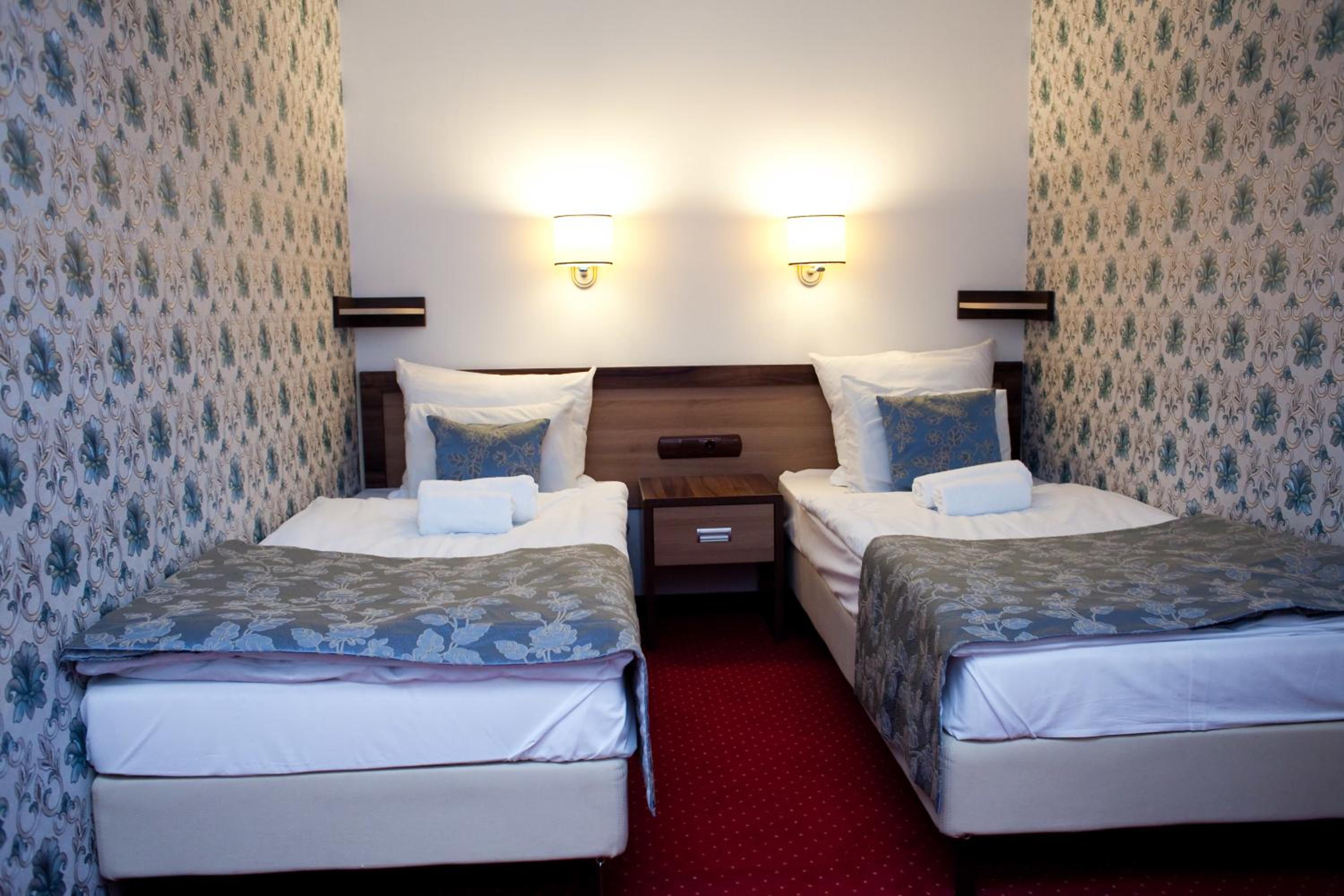 Business Twin Room - Photo 4