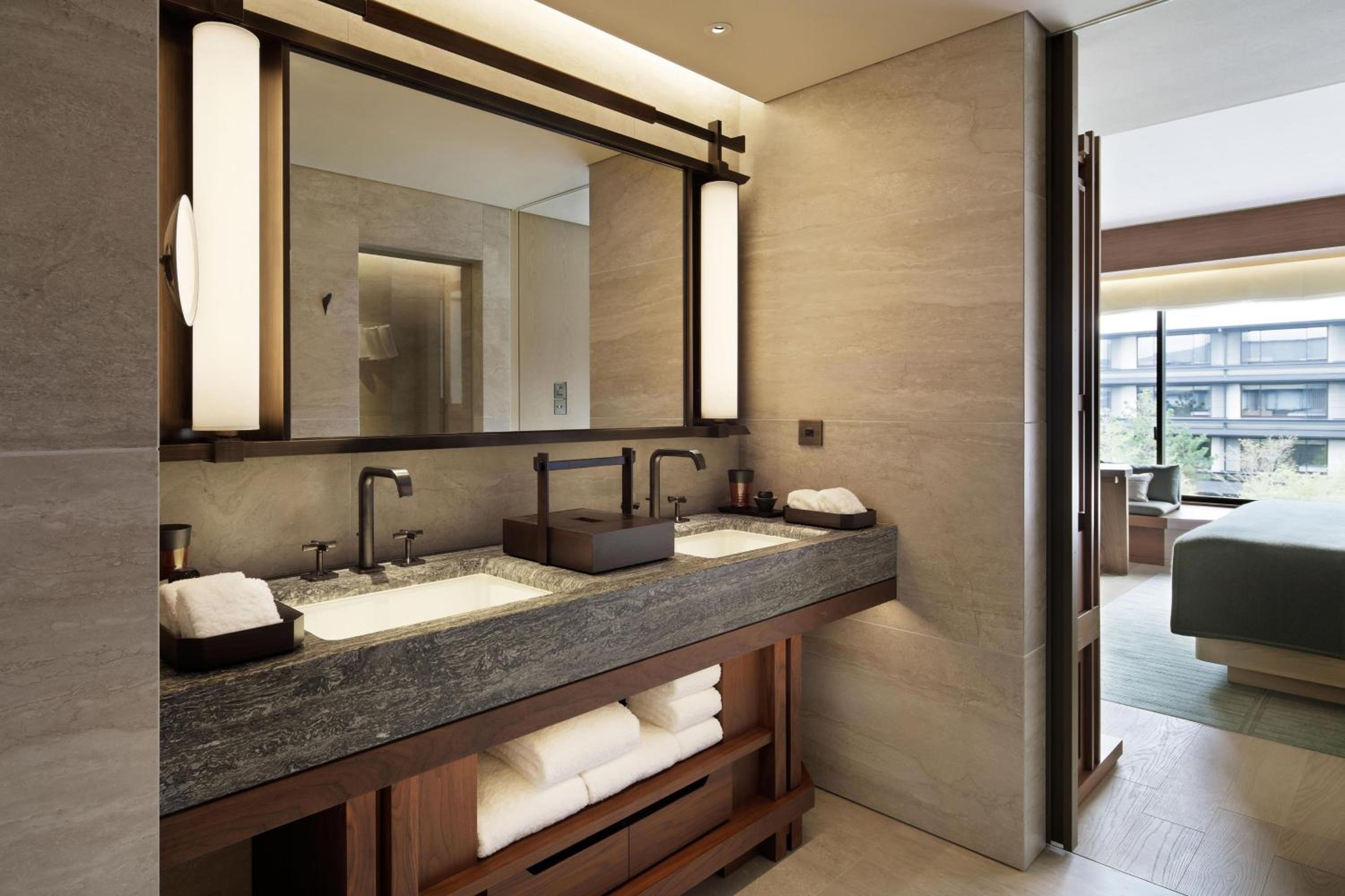 Deluxe Room (King) - Photo 4
