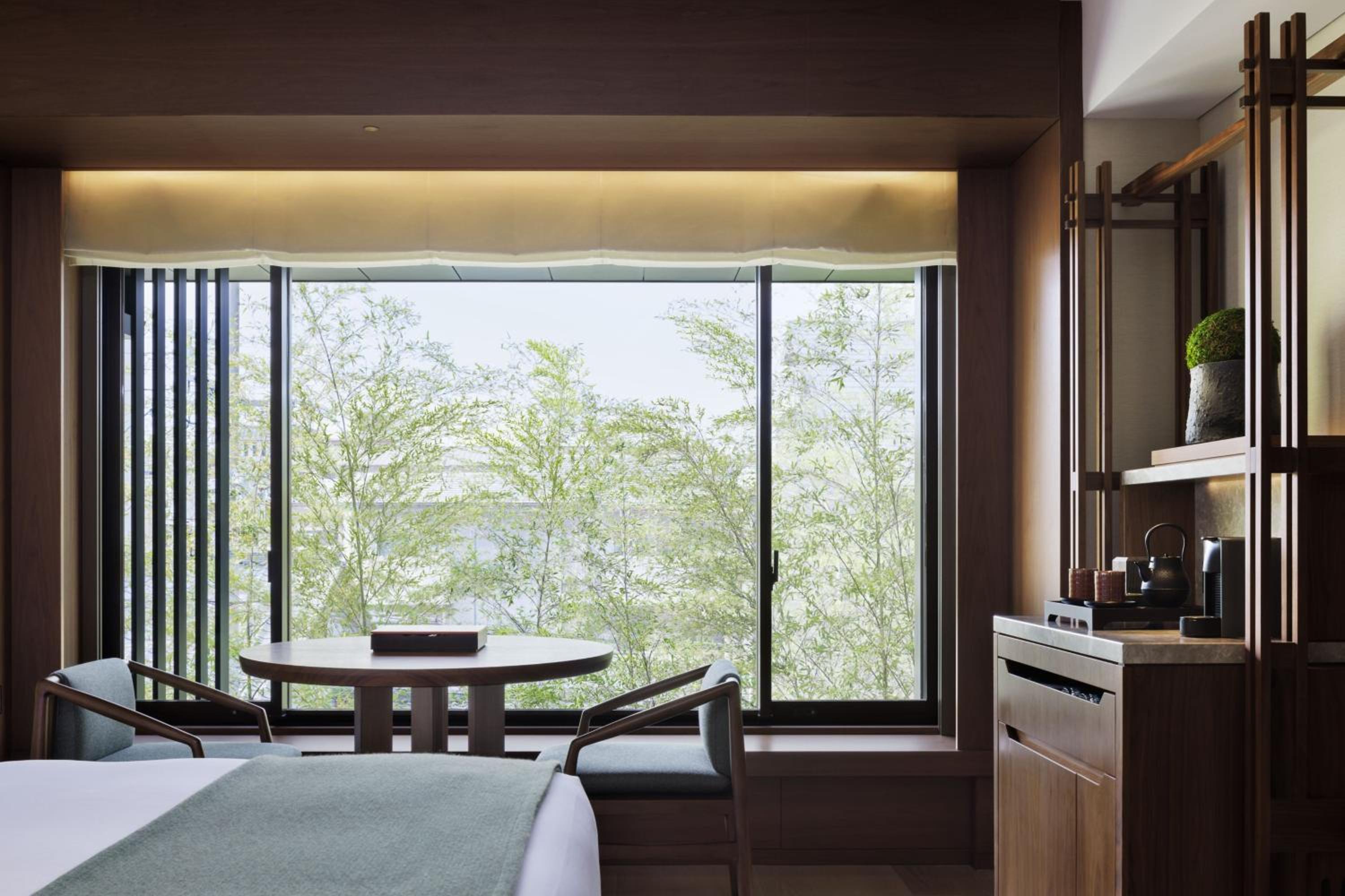 Deluxe Room (King) - Photo 6