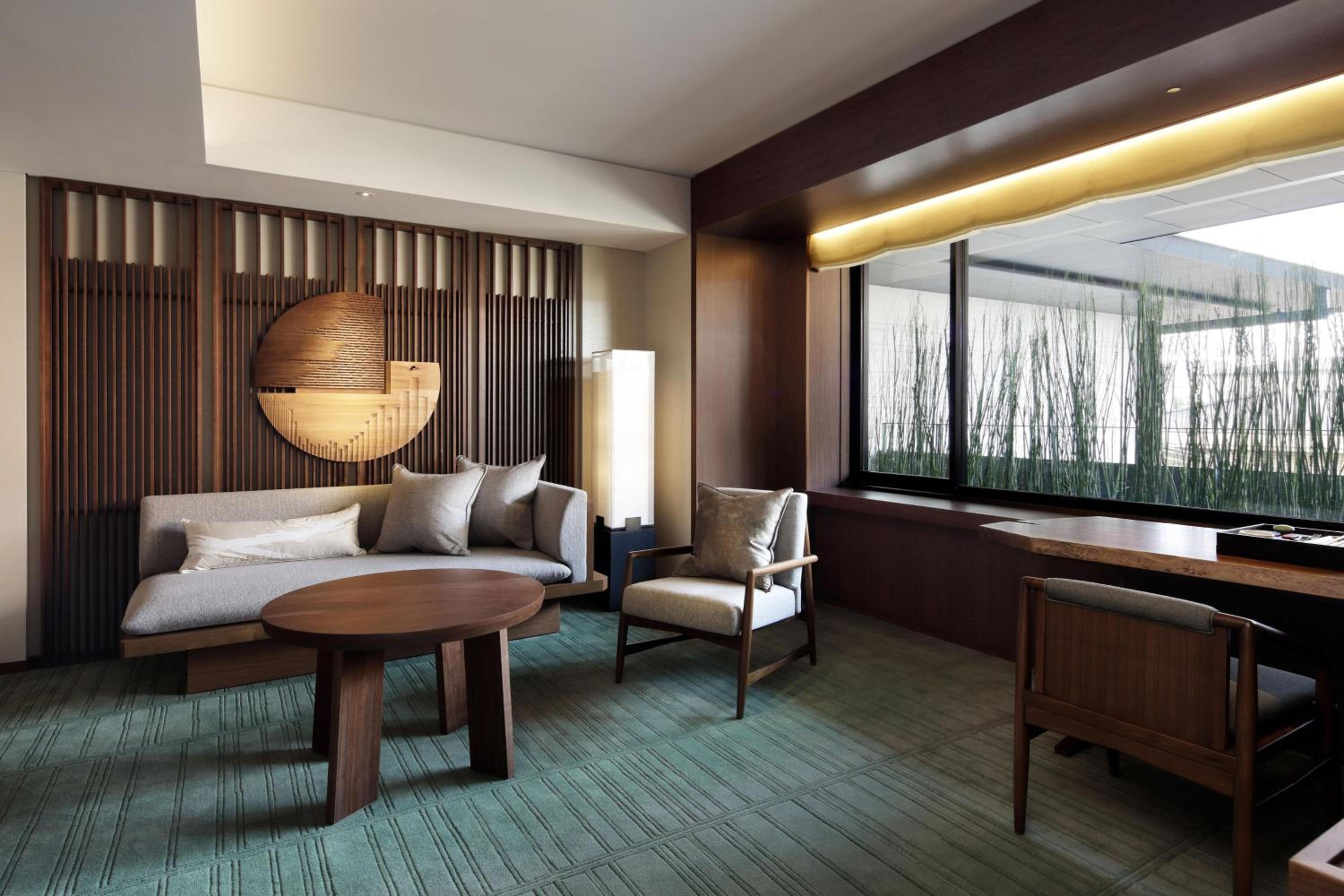 Deluxe Suite (King) - Photo 1