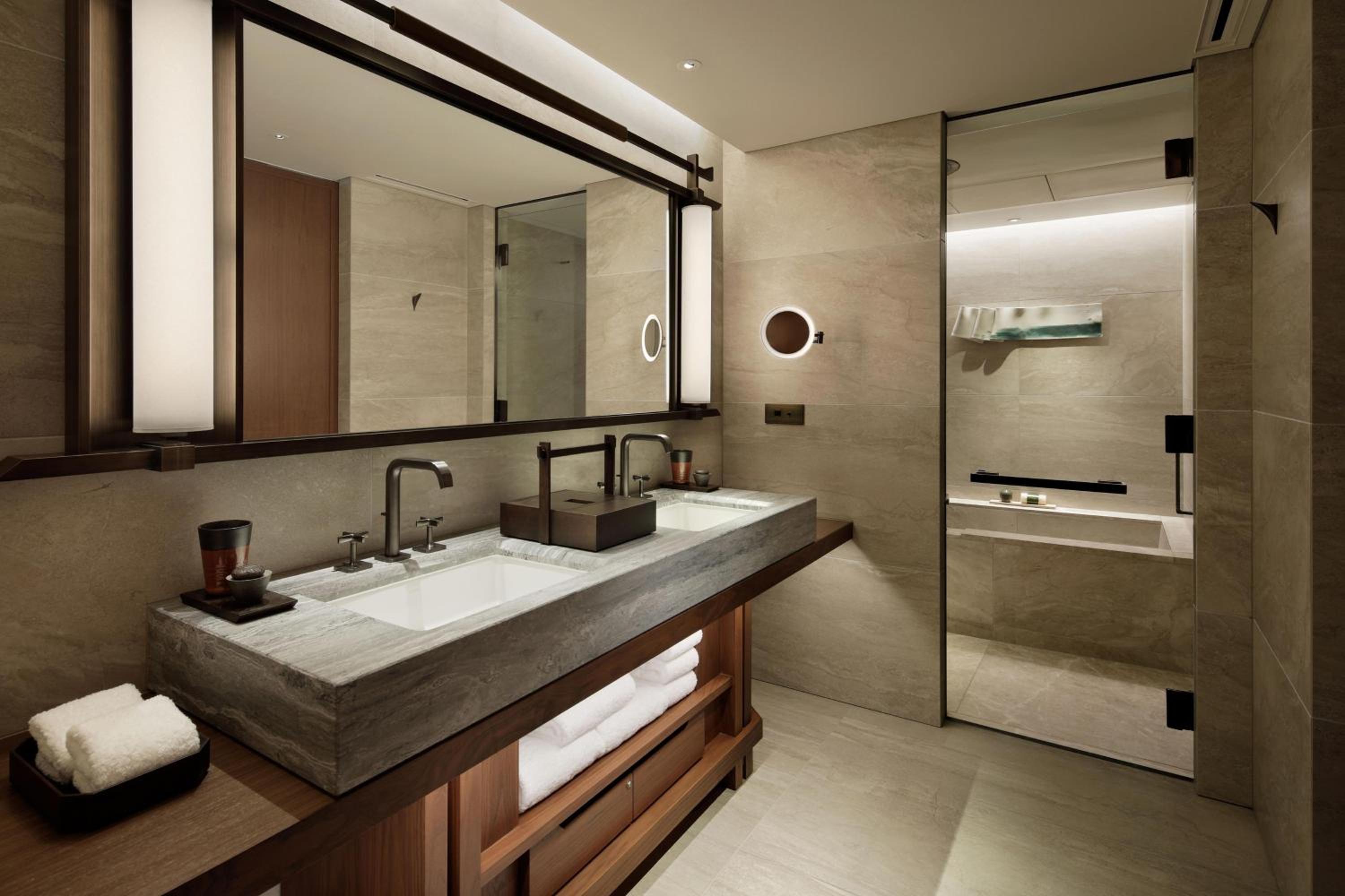 Deluxe Suite (King) - Photo 3