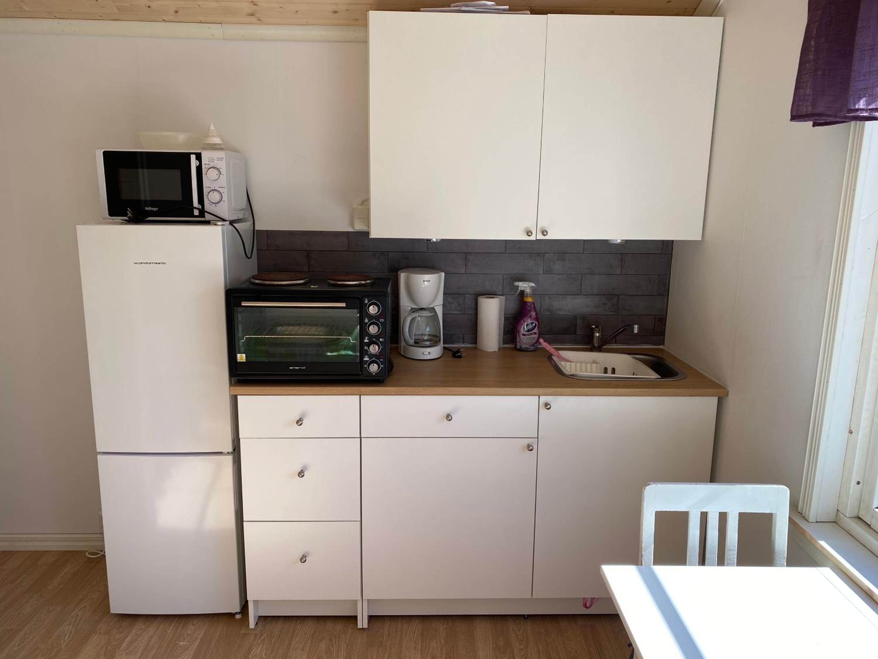 One-Bedroom House - Photo 5
